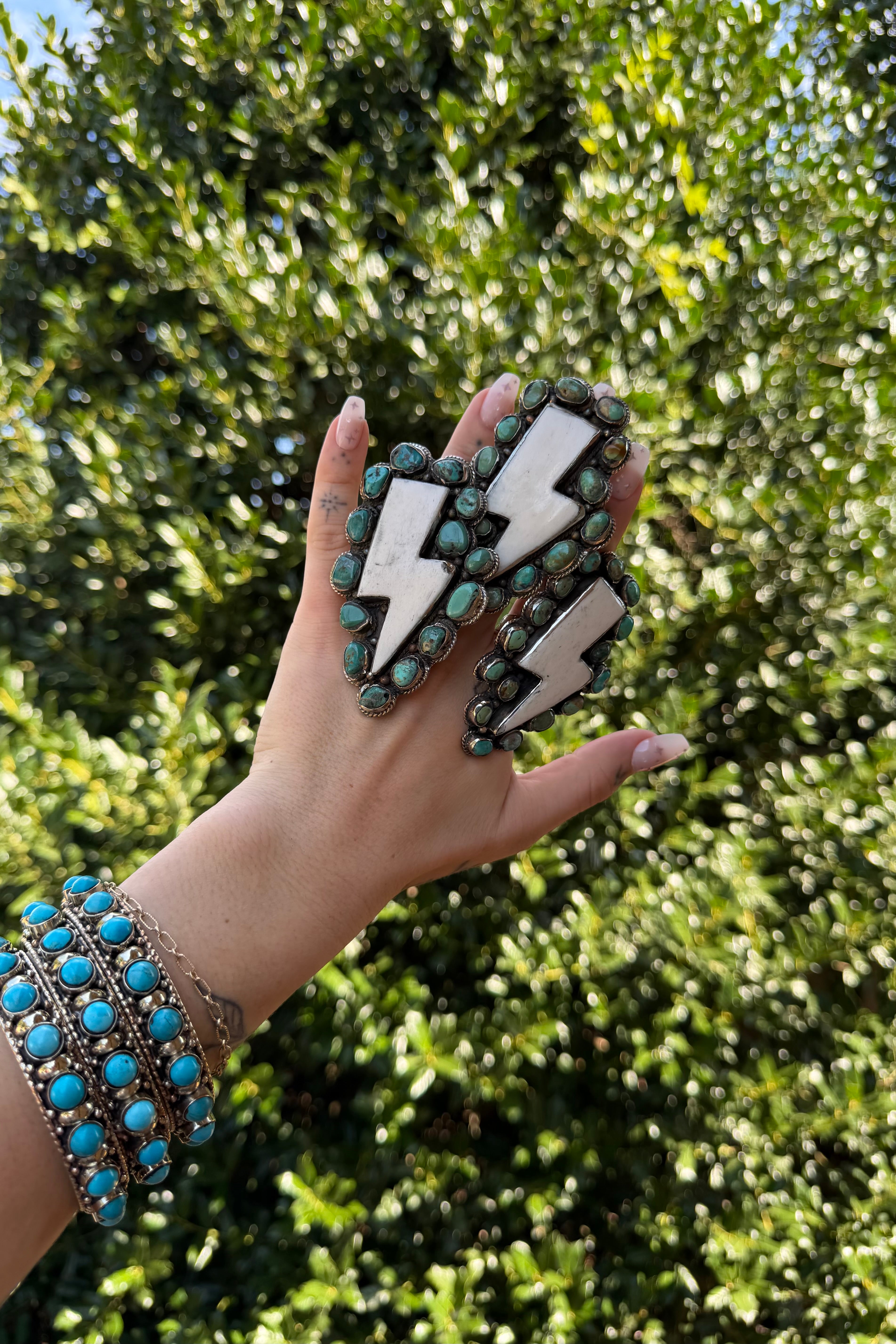 Bold Bolt Ring in White