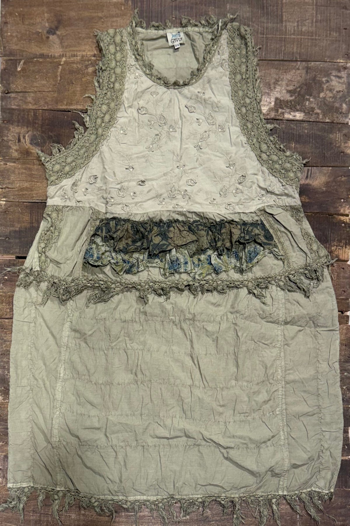 Ruffle It Up High Lo in Stone Floral