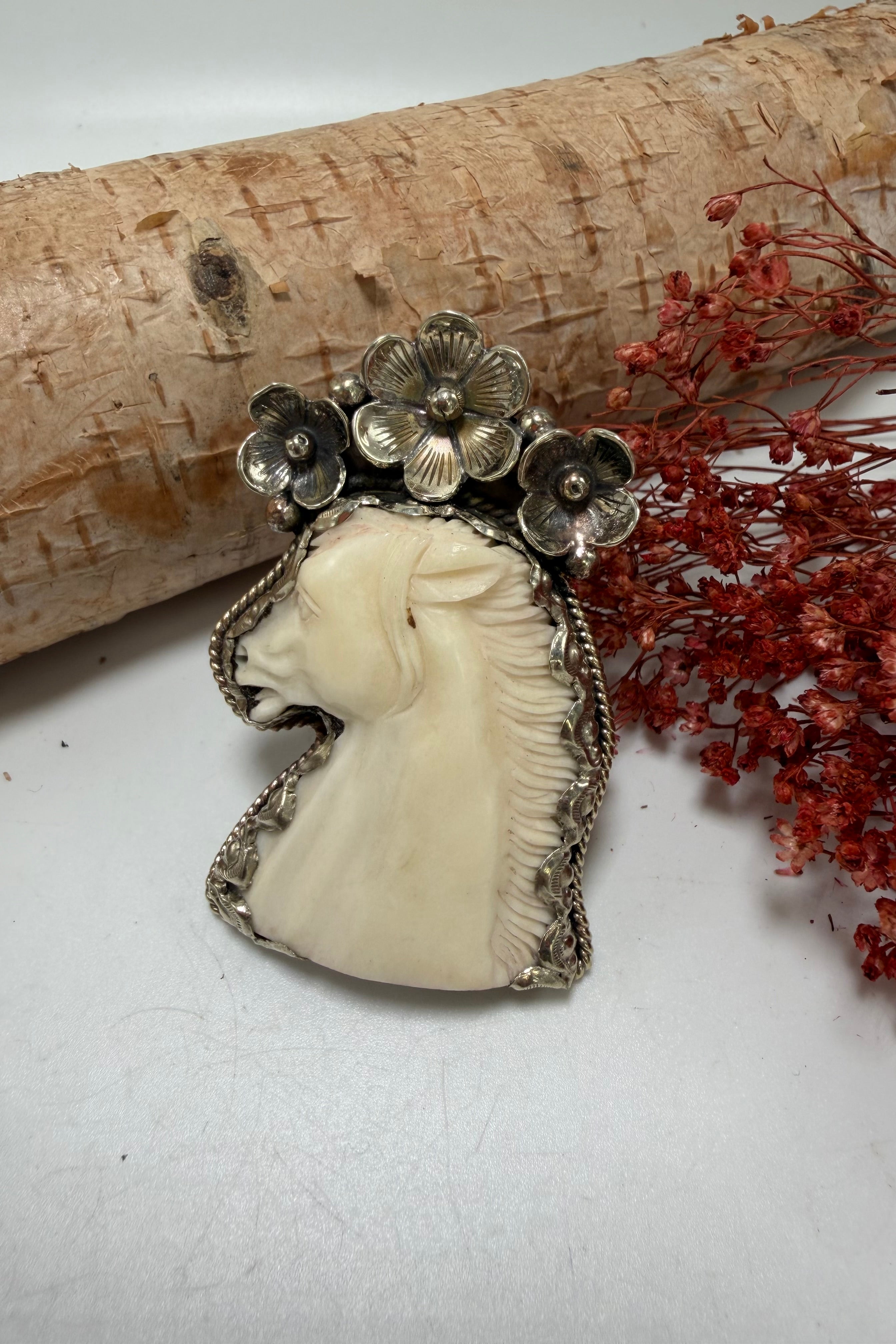 Horse Head With 3 Flowers