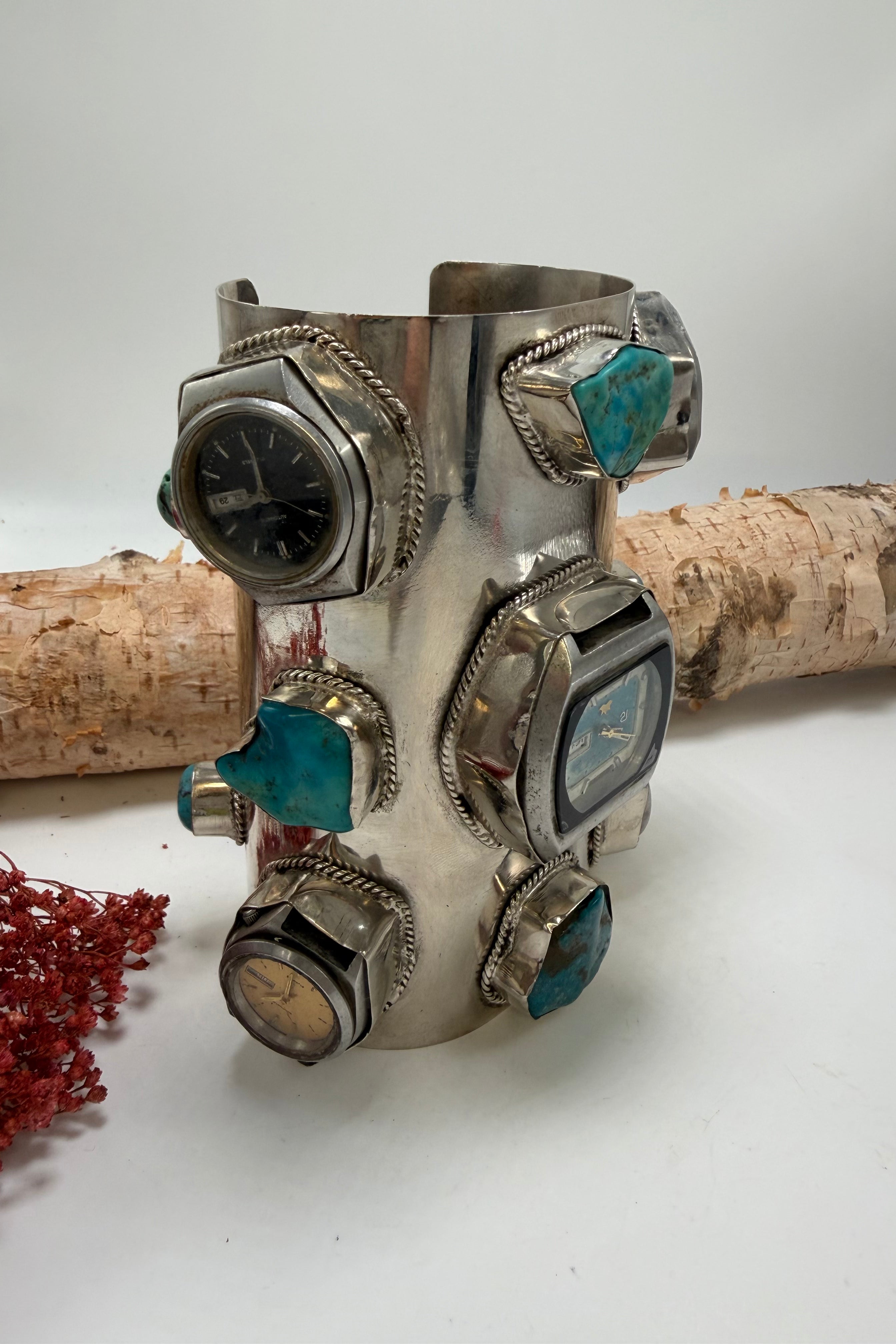 Geo Timed Cuff