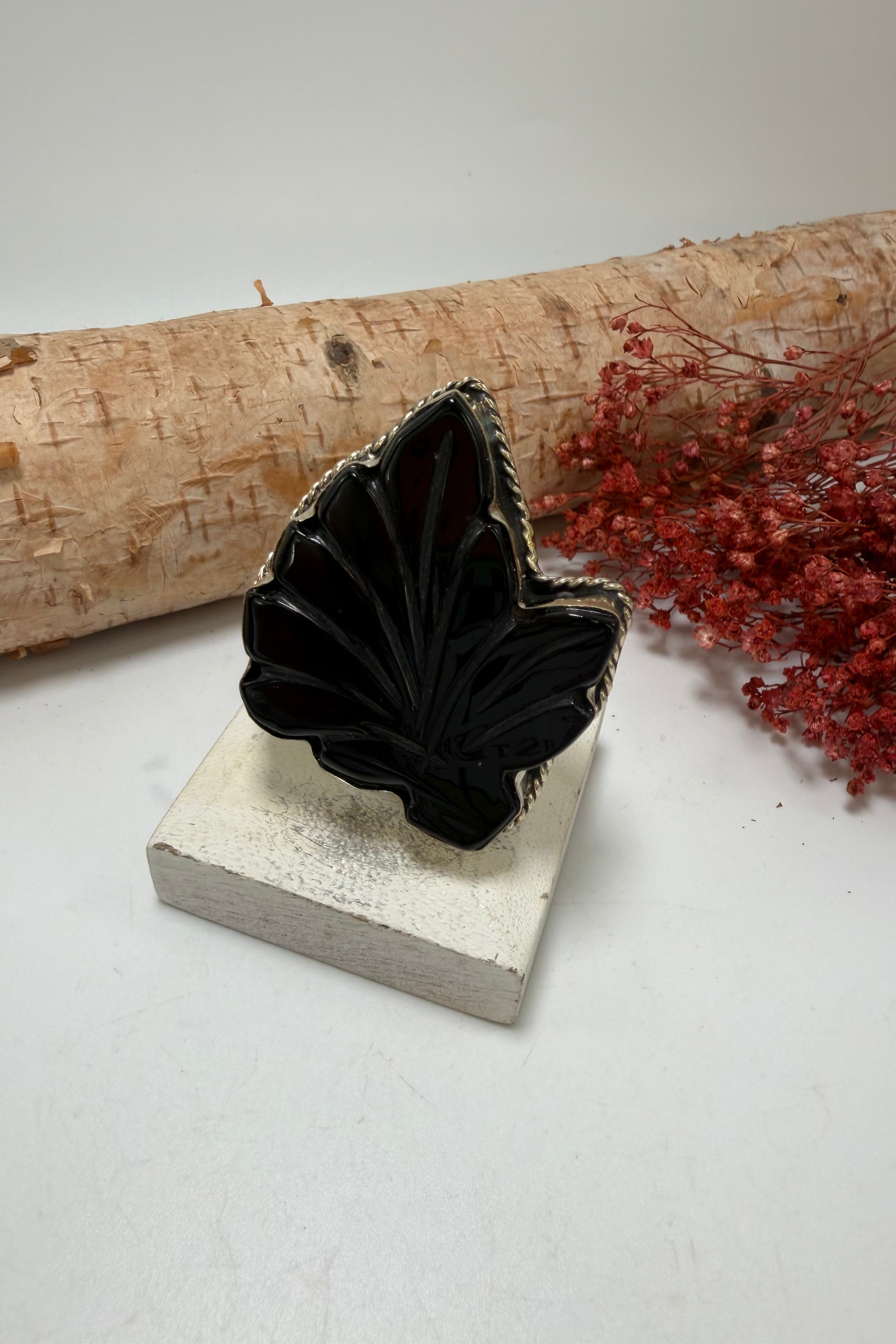 The Black Leaf Ring