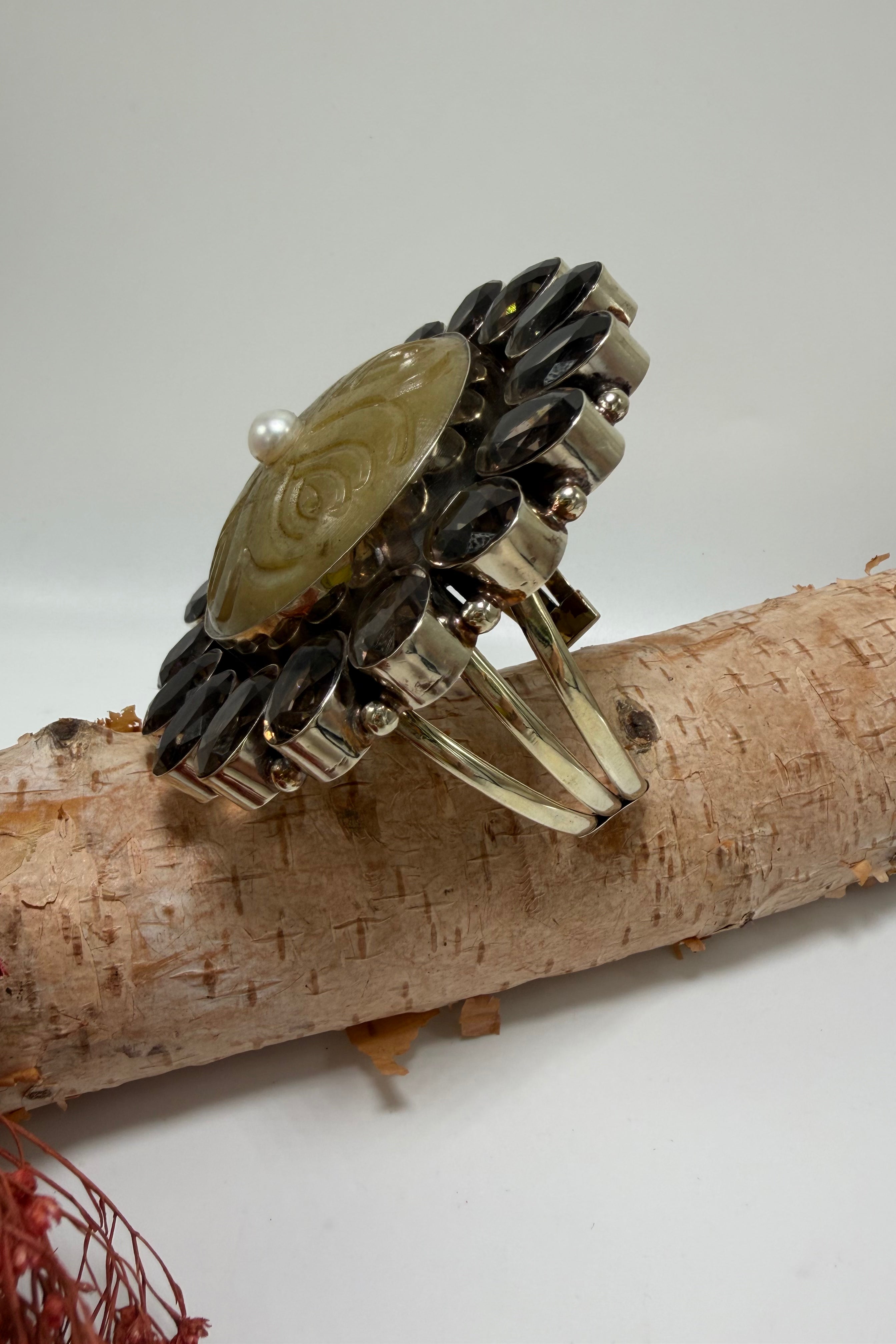 Pearl in the Center Cuff