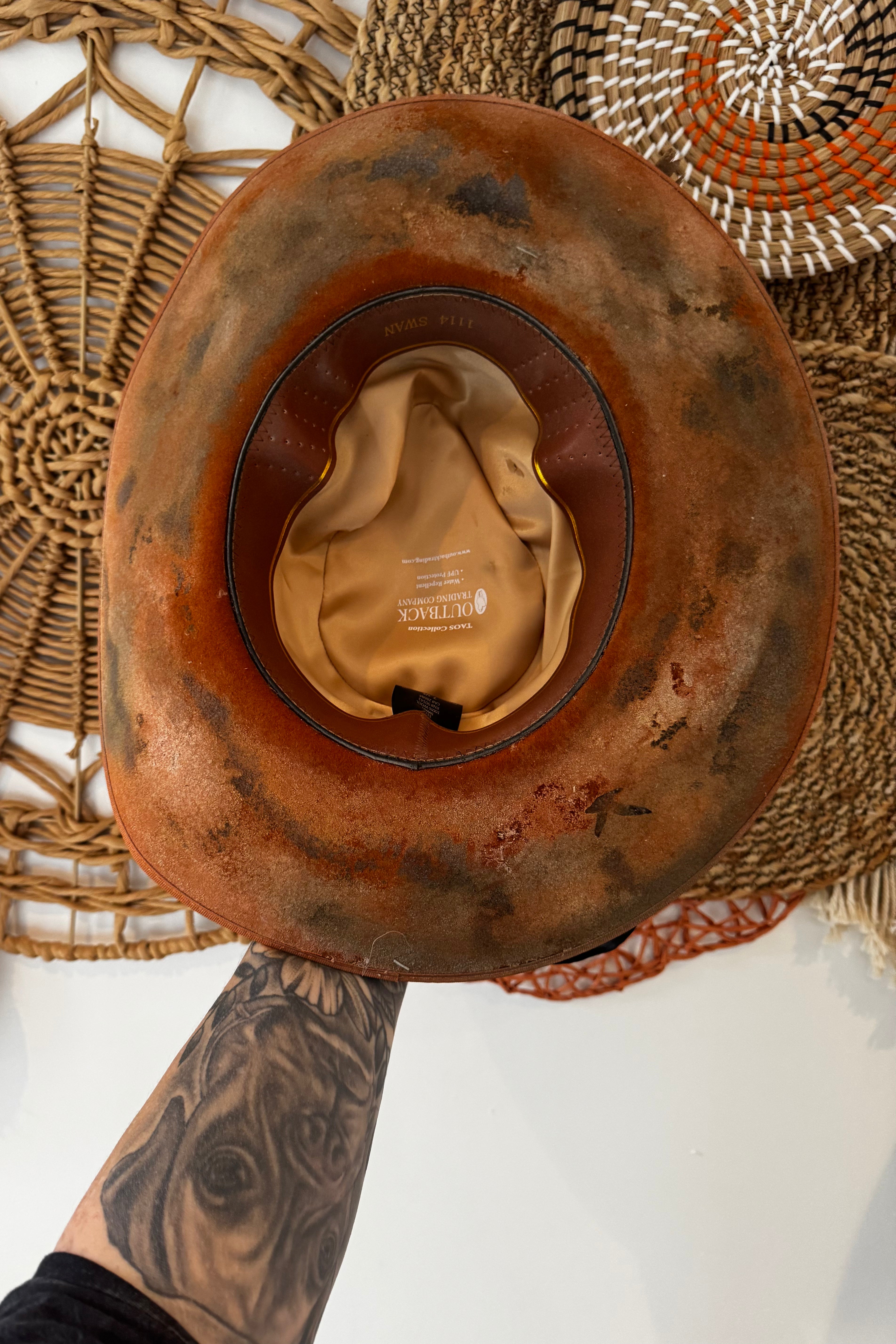 Afternoon stroll Statement Cowgirl Hat w/ Feathers & Dried Flowers