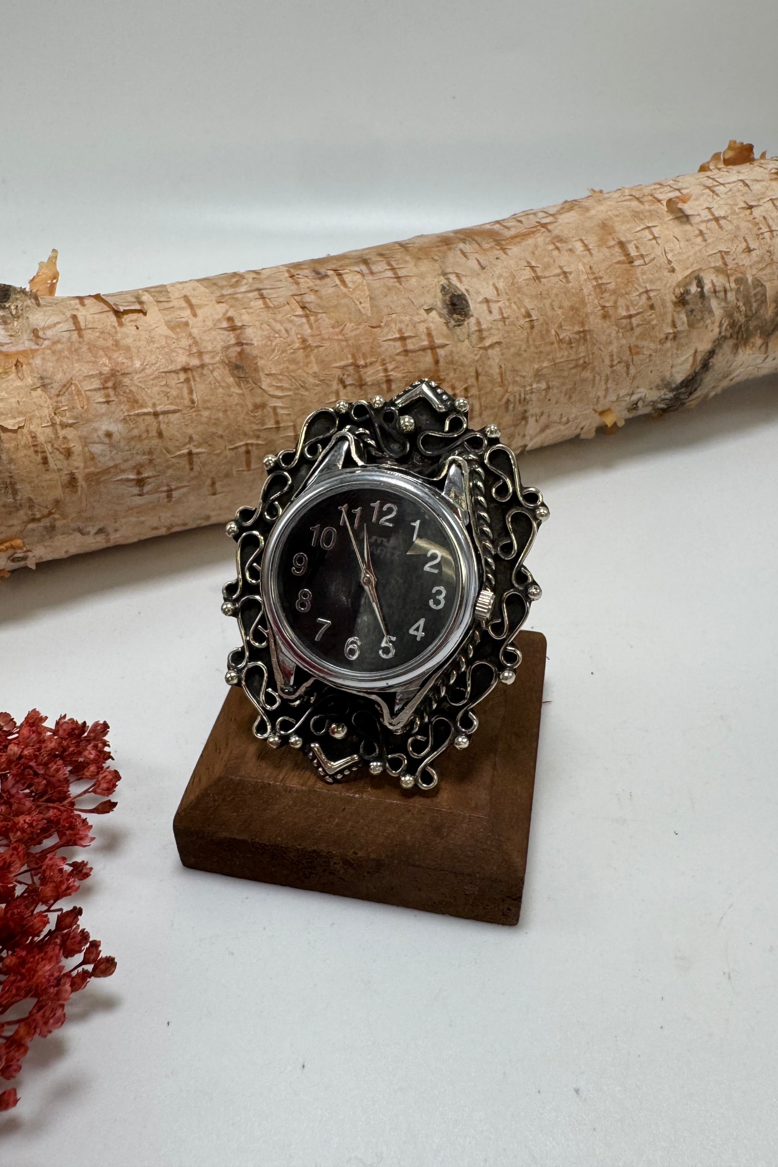 Oh So Pretty Watch Ring