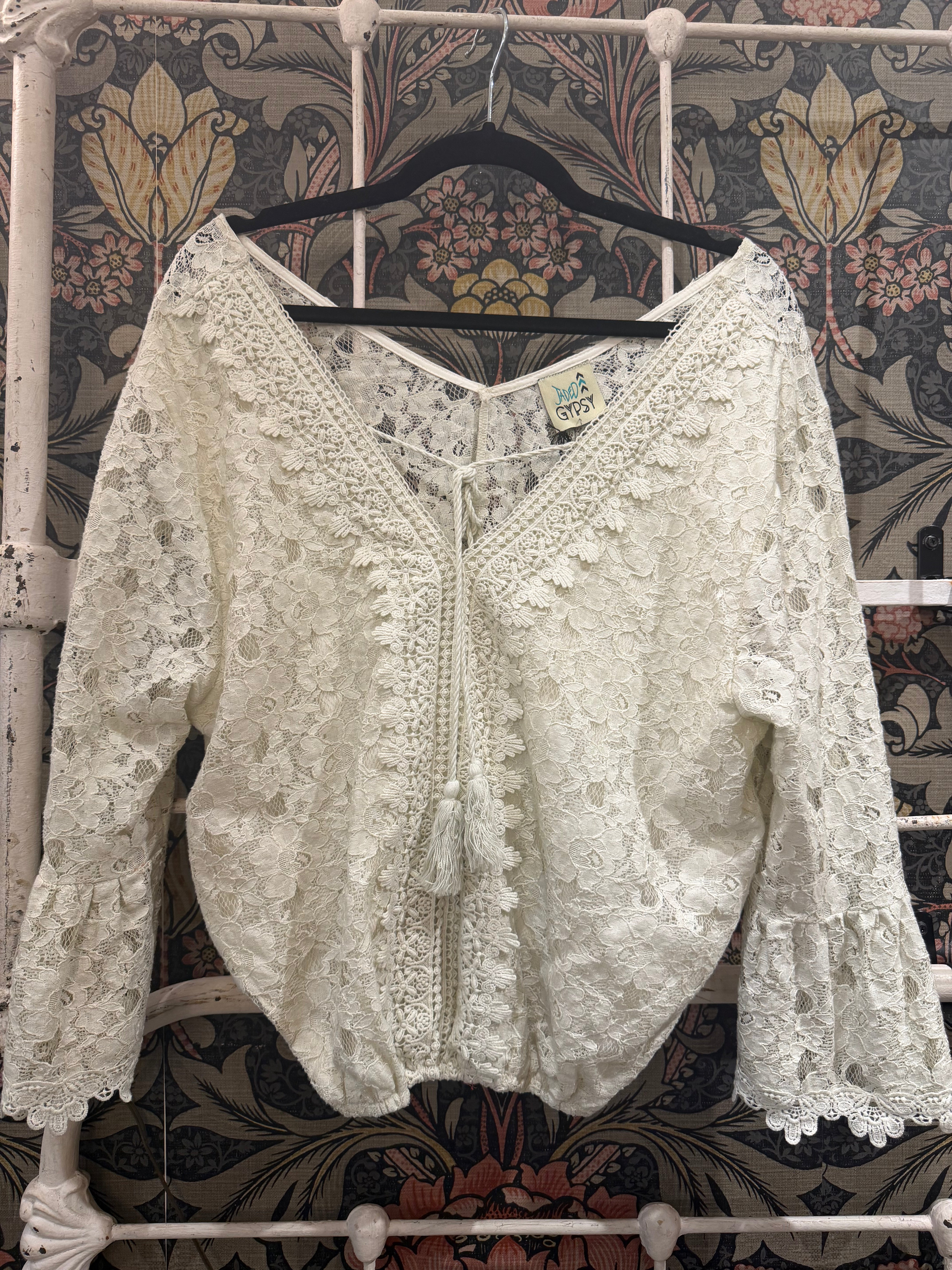 Romantic Views Top - Parchment