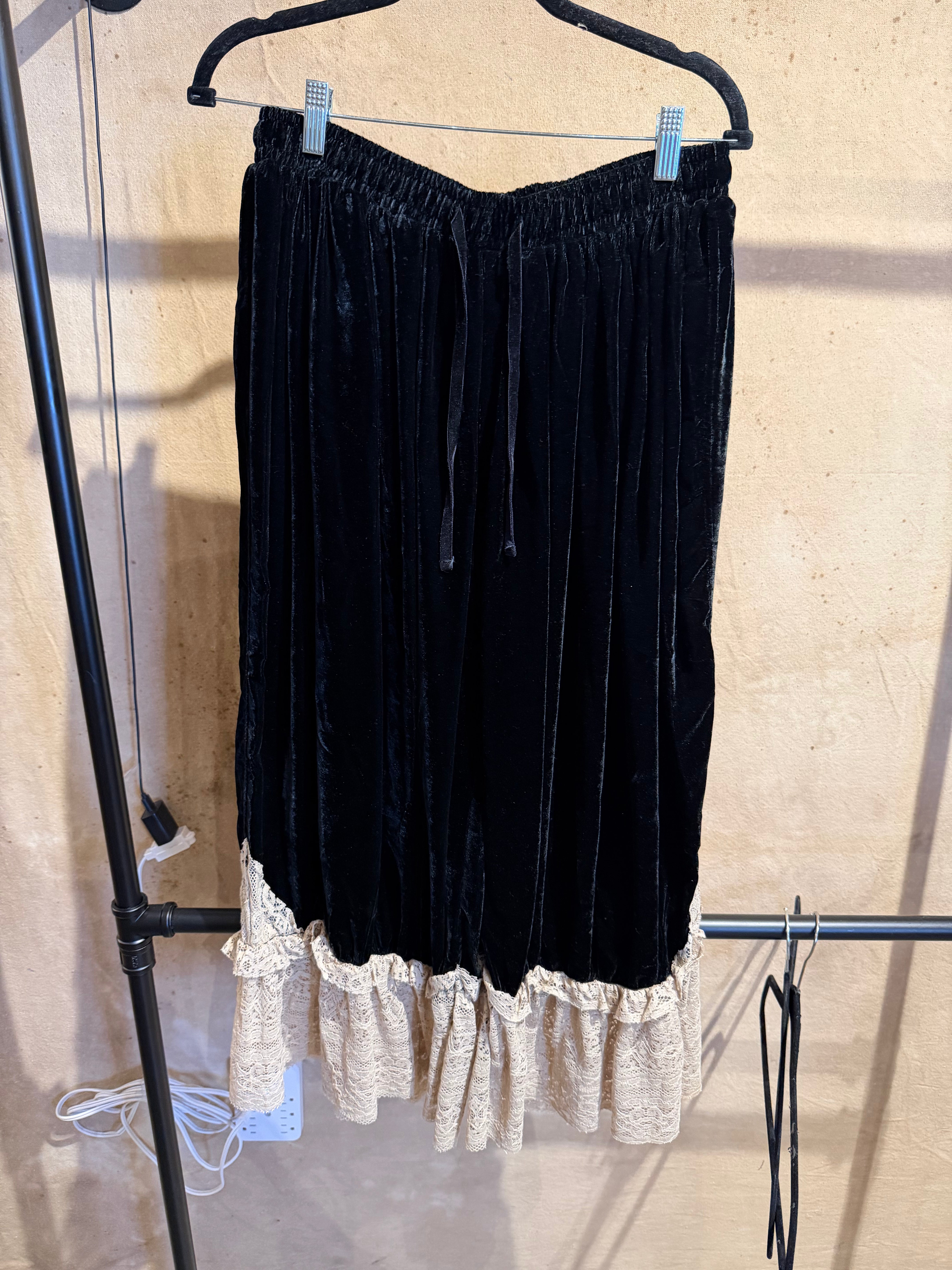 Alluring Romance Bloomers-Midnight Velvet