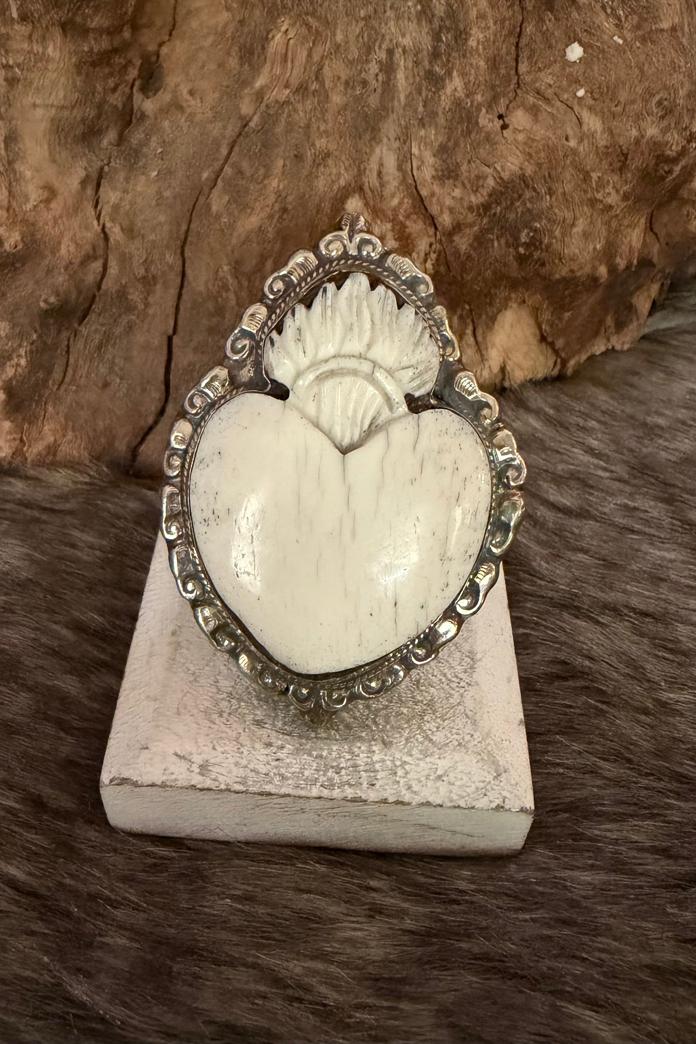 Statement Sacred Heart Ring