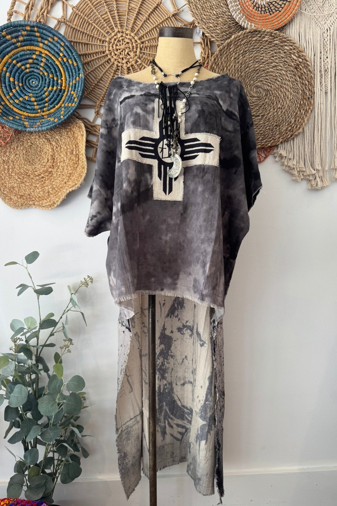 Black & White Ear to the Sky Linen Tunic Hi Lo Top - ivyandlavyboutique I LOVE LINEN