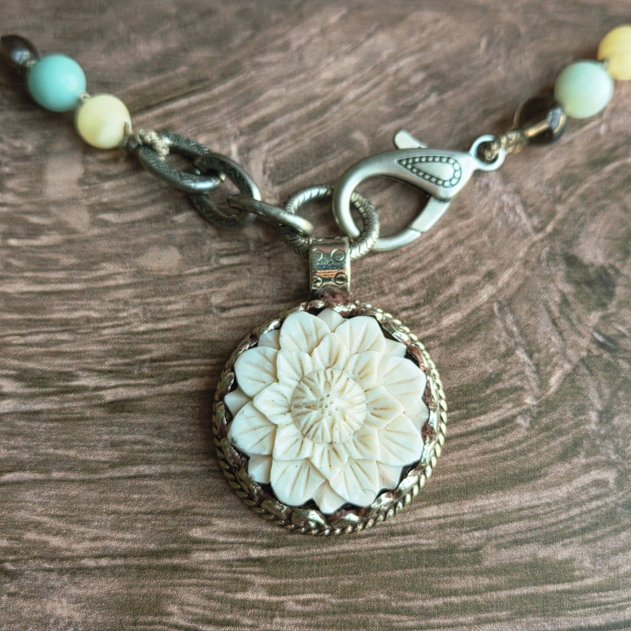 Bone Flower Tibetan Pendant Beaded Necklace - ivyandlavyboutique ZINC Designs