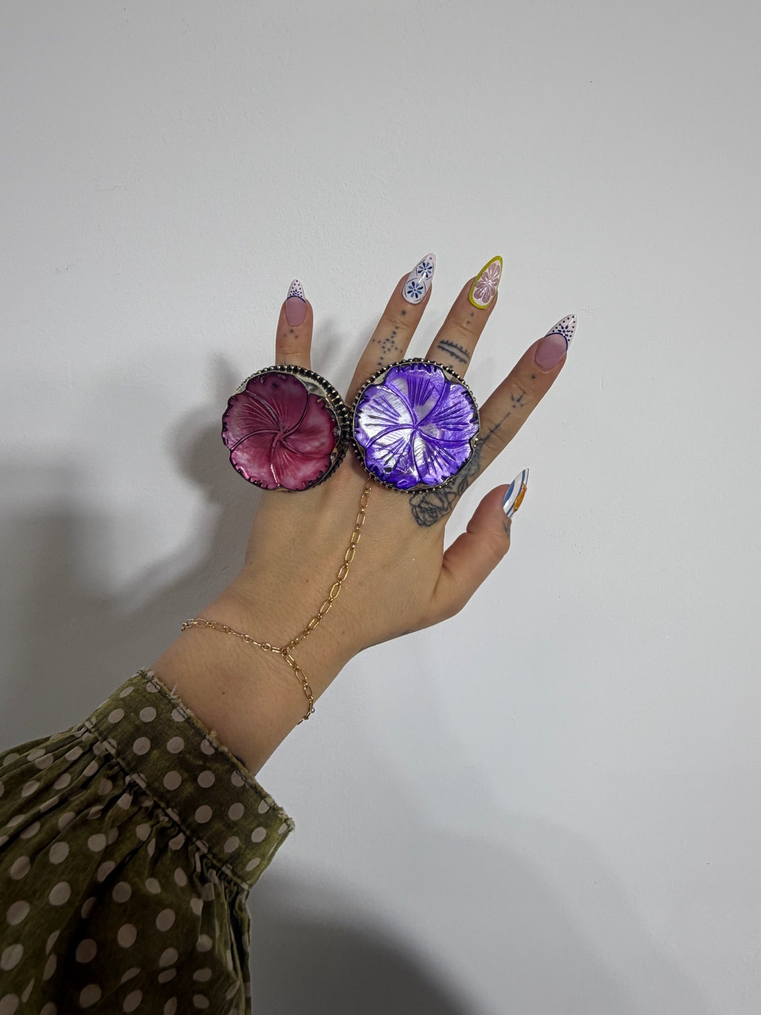 Dreaming in Flowers Resin Shell Ring - ivyandlavyboutique ivyandlavyboutique