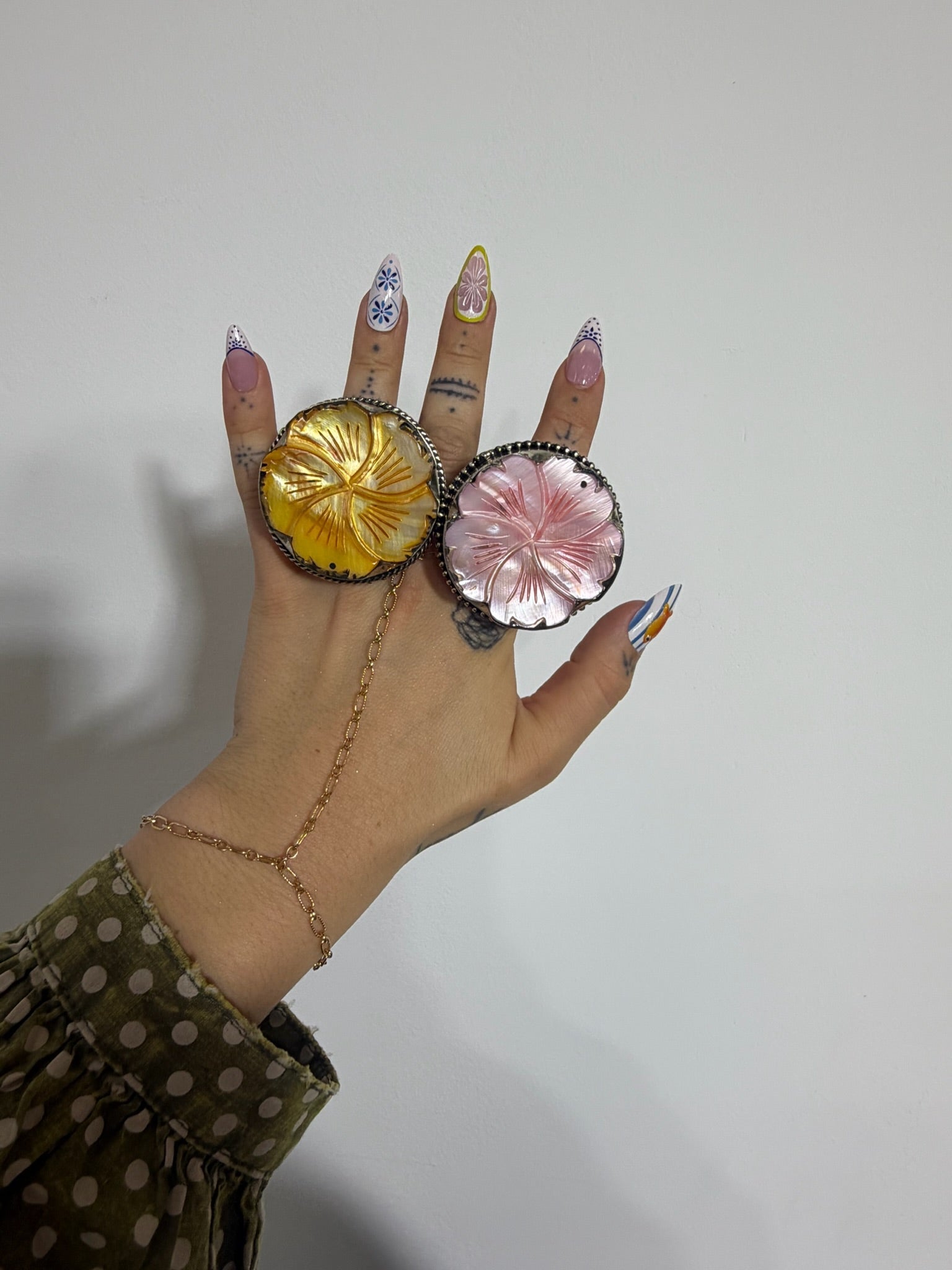 Dreaming in Flowers Resin Shell Ring - ivyandlavyboutique ivyandlavyboutique