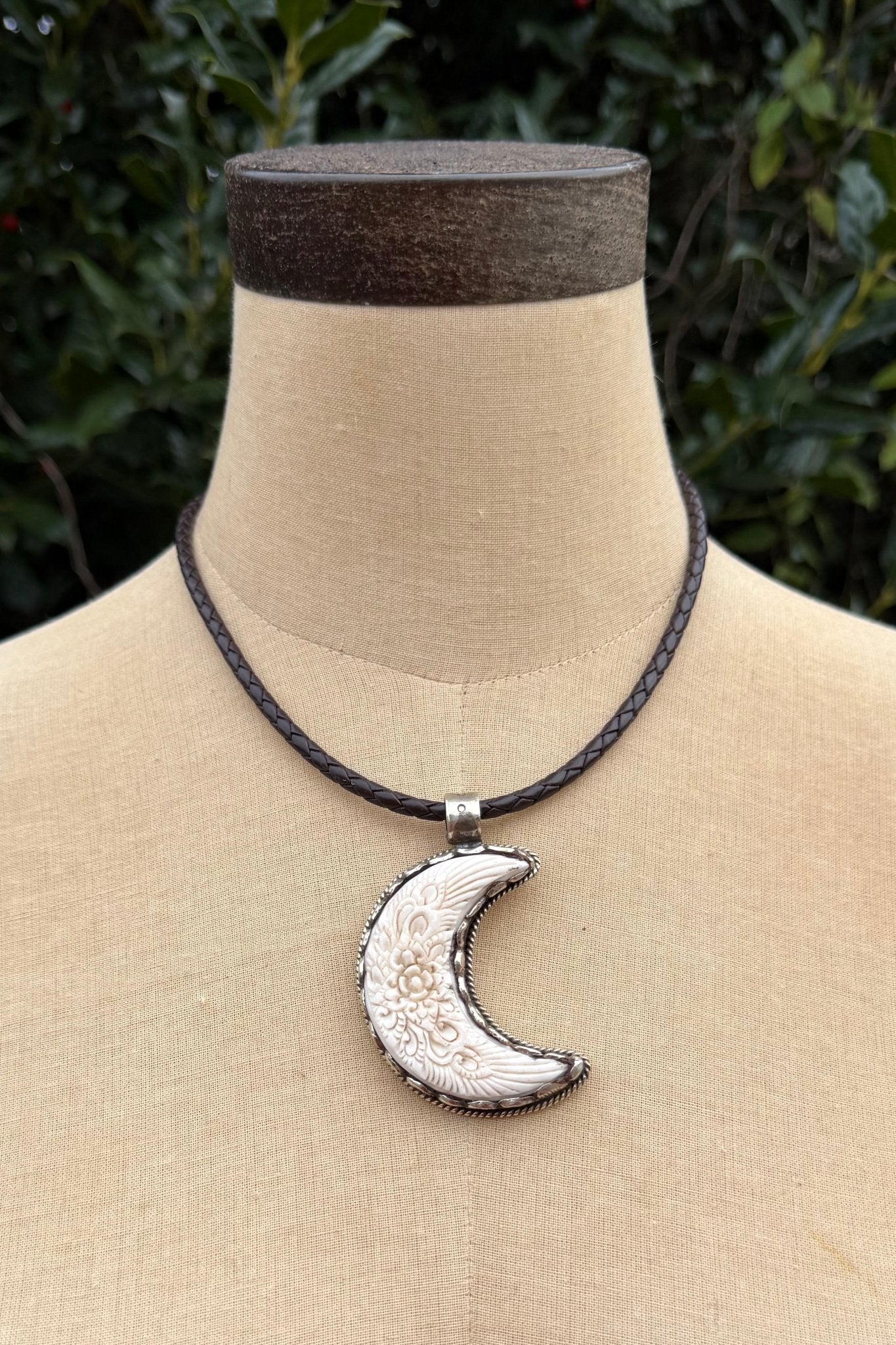 Etched Moon Choker Necklace - ivyandlavyboutique ivyandlavyboutique