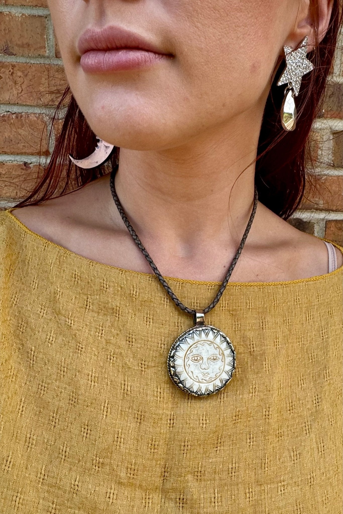 Etched Moon Face Necklace - ivyandlavyboutique ivyandlavyboutique