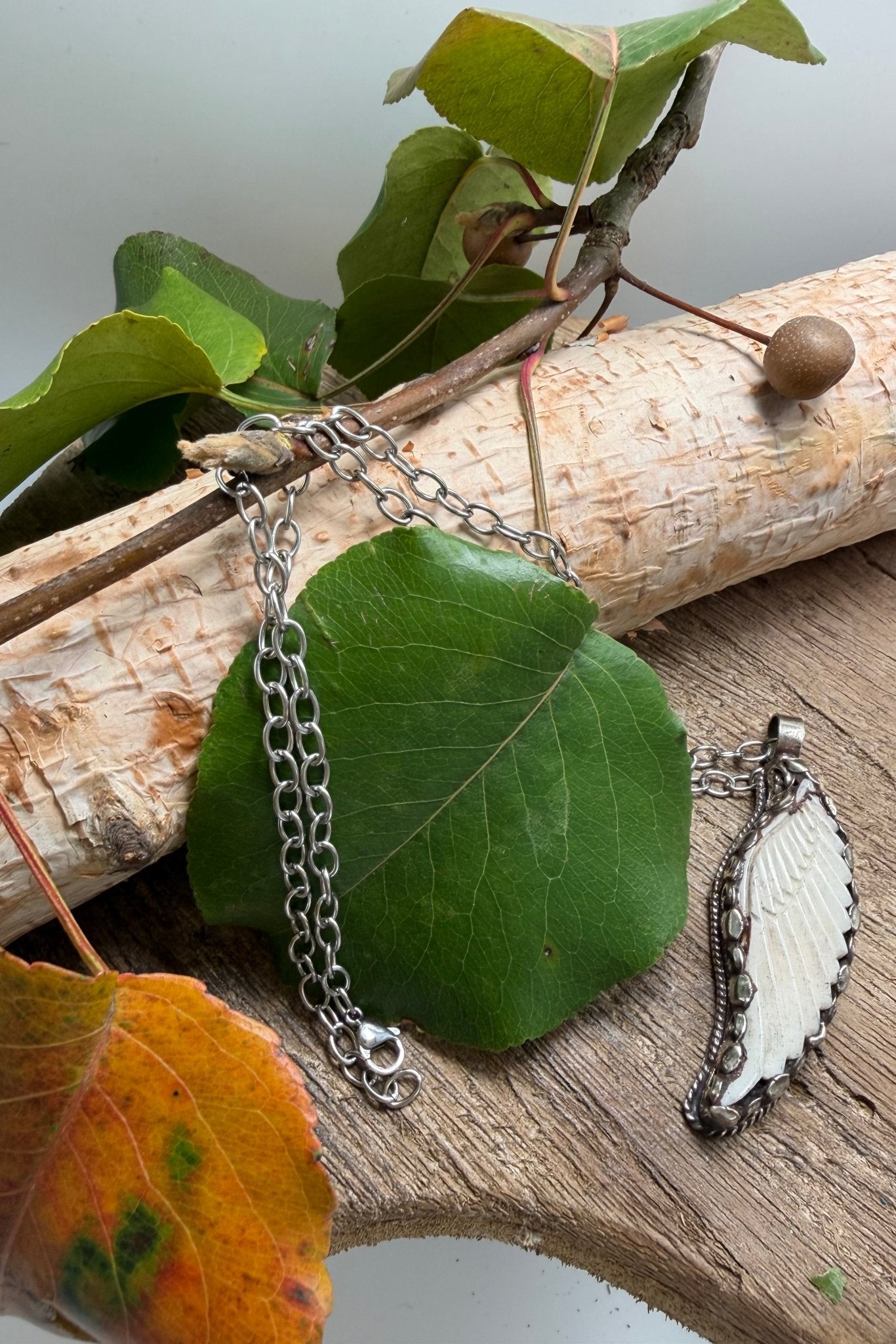 Feather in the Wind Necklace - ivyandlavyboutique ivyandlavyboutique