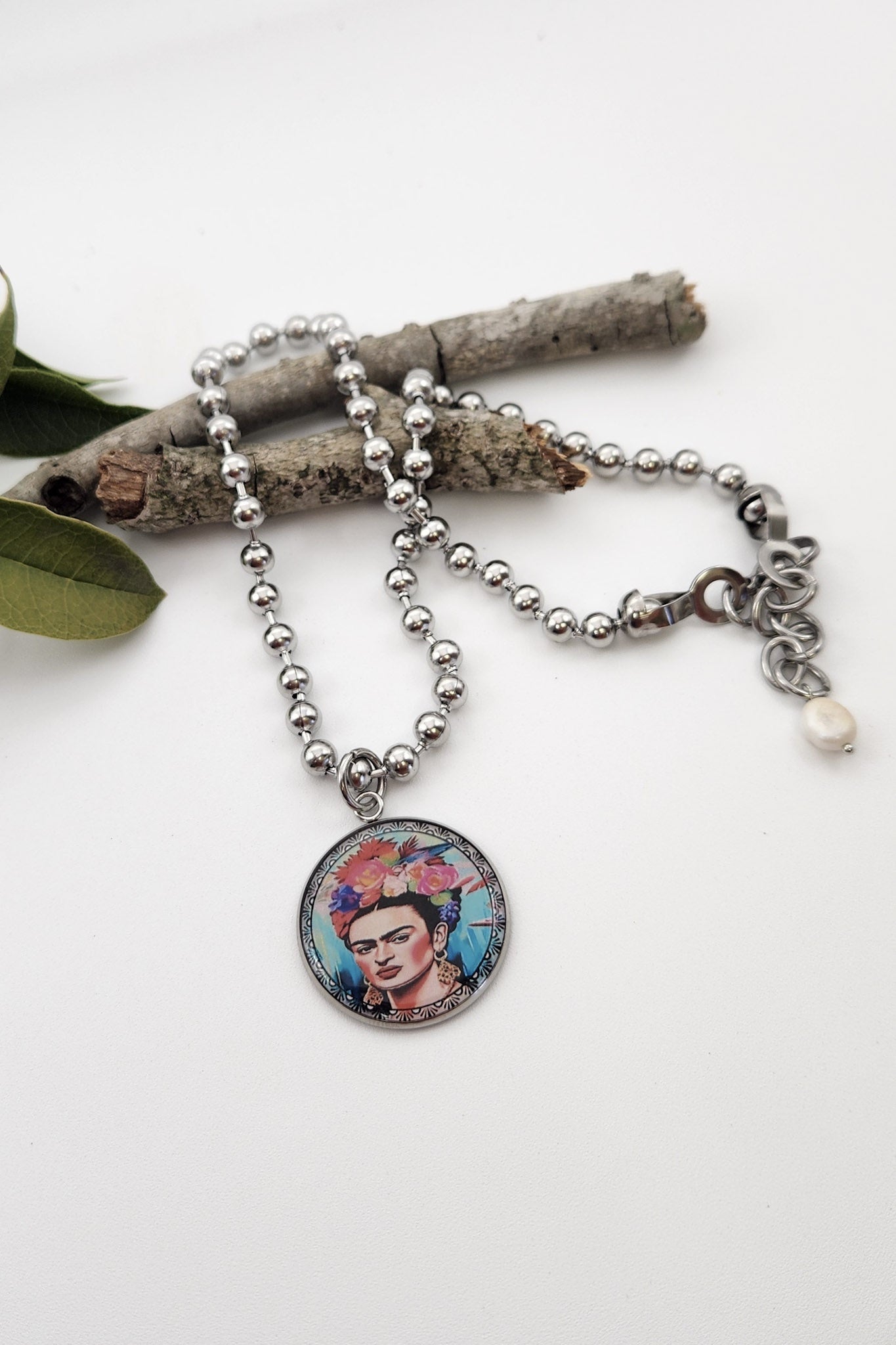 Floral Frida Large Circle Distressed Pendant Necklace - ivyandlavyboutique ivyandlavyboutique