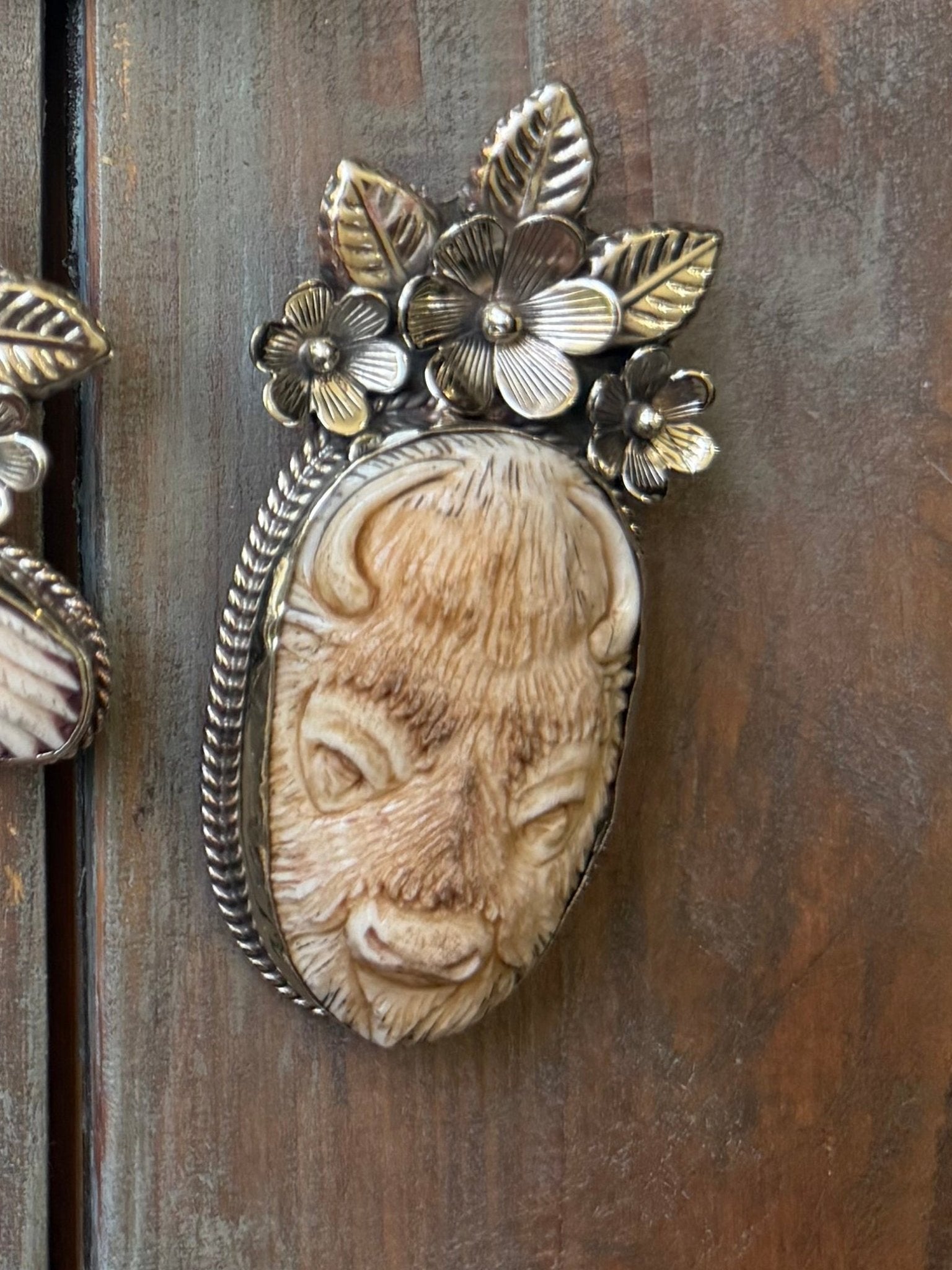 Flowered Buffalo Pendant - ivyandlavyboutique ivyandlavyboutique