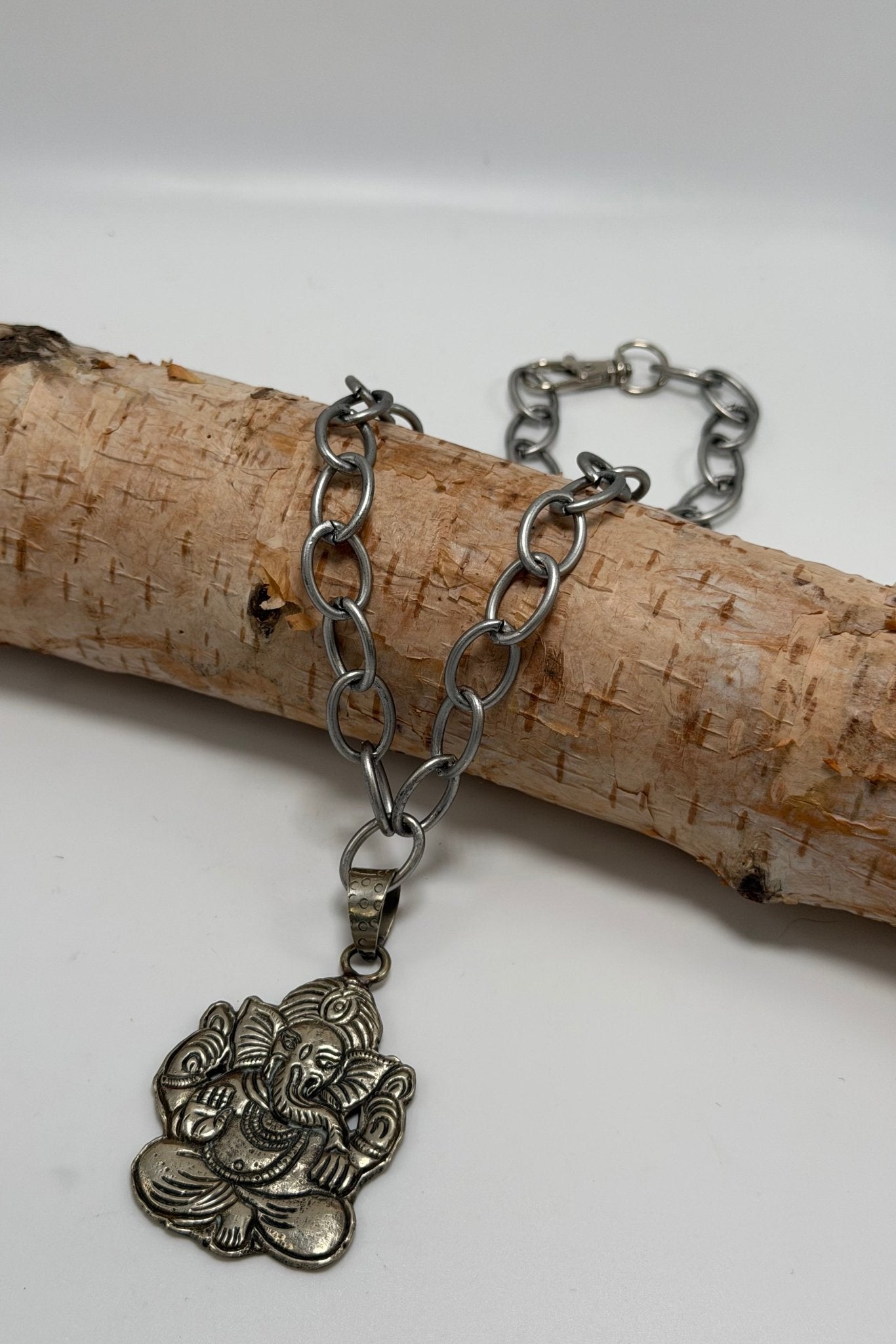 Ganesha Charm Shortie Necklace - ivyandlavyboutique ivyandlavyboutique