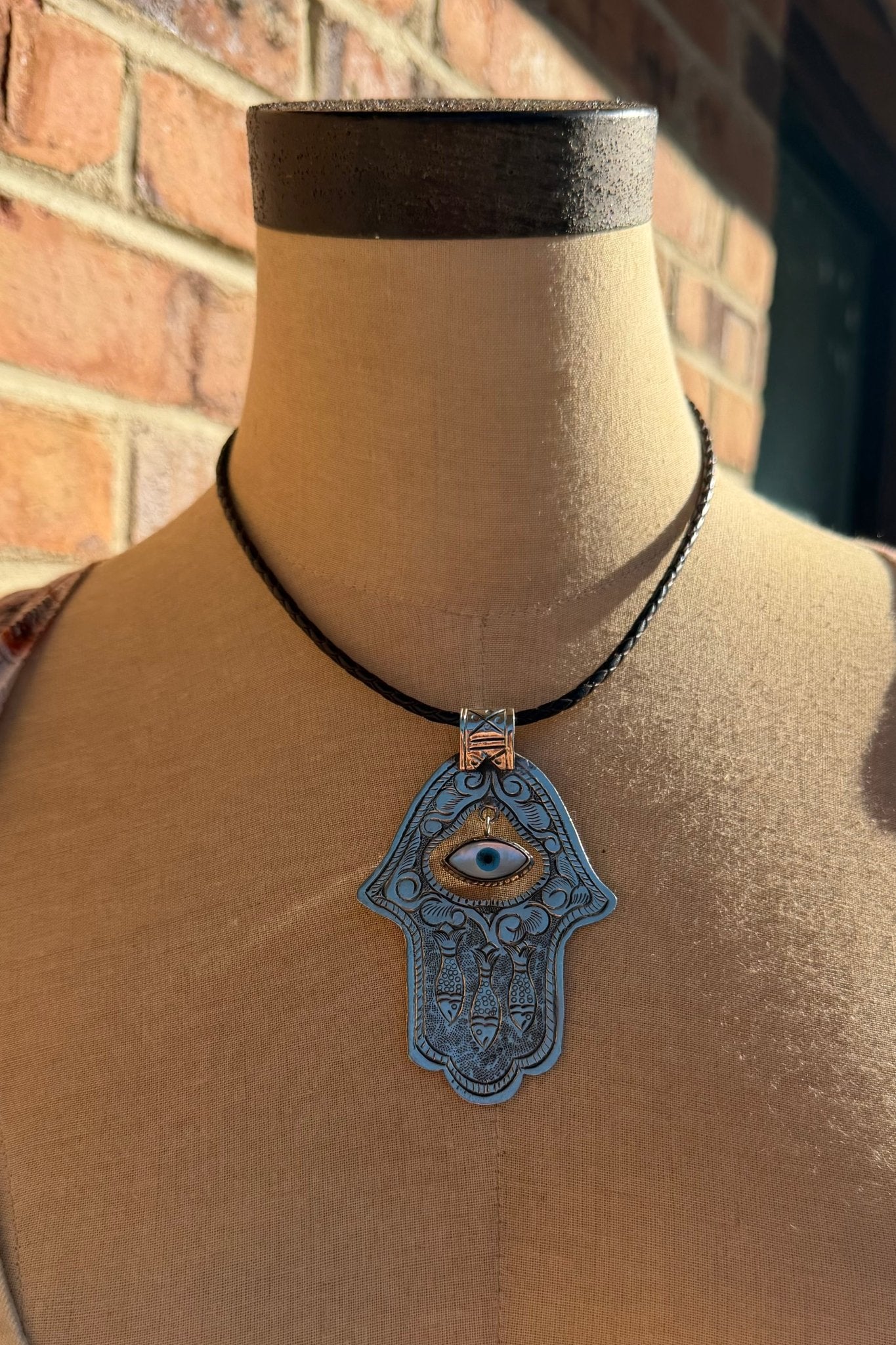Hamsa Hand Choker & Evil Eye Necklace w/ Mother of Pearl Center - ivyandlavyboutique ivyandlavyboutique