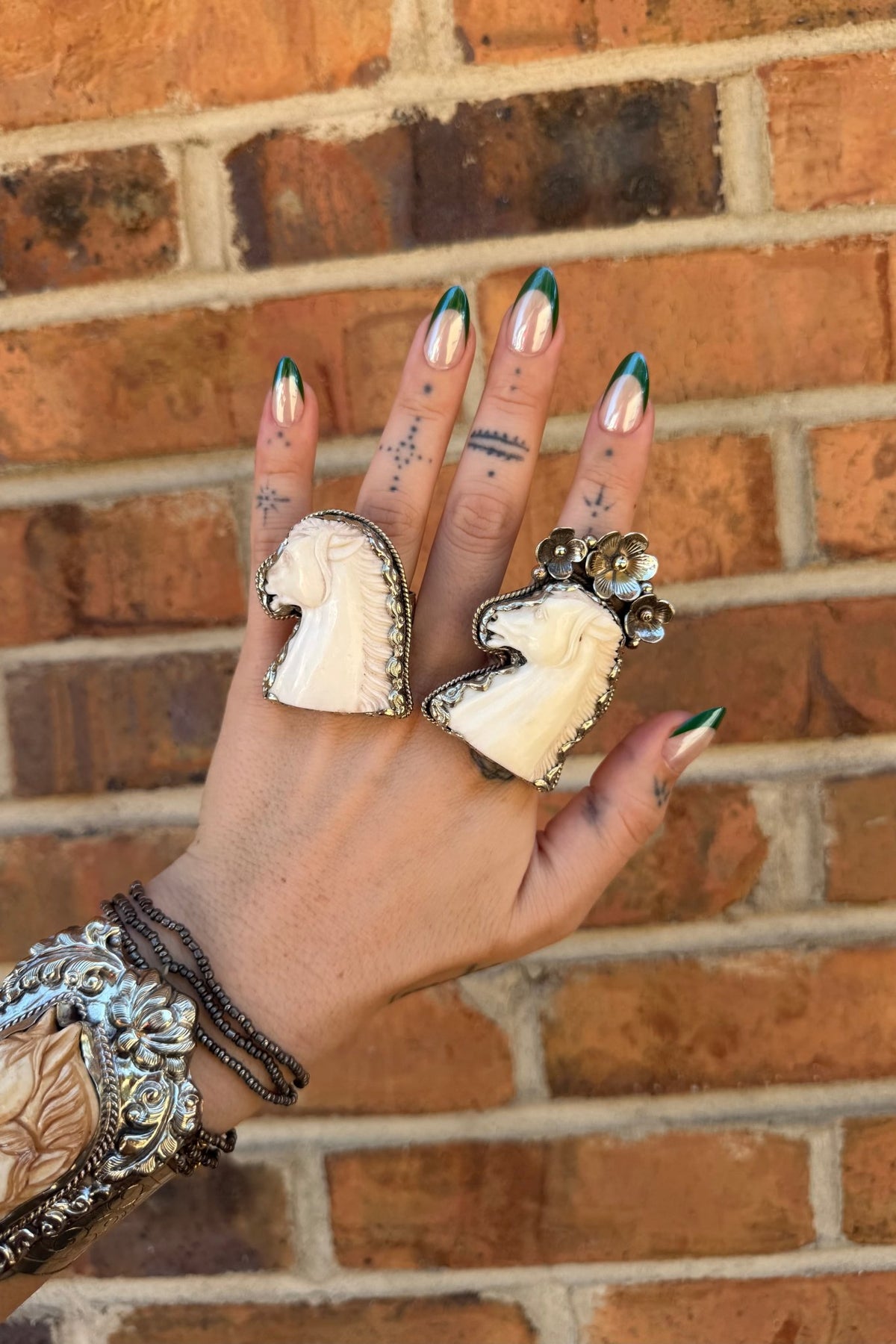 Horse Head With 3 Flowers - ivyandlavyboutique ivyandlavyboutique