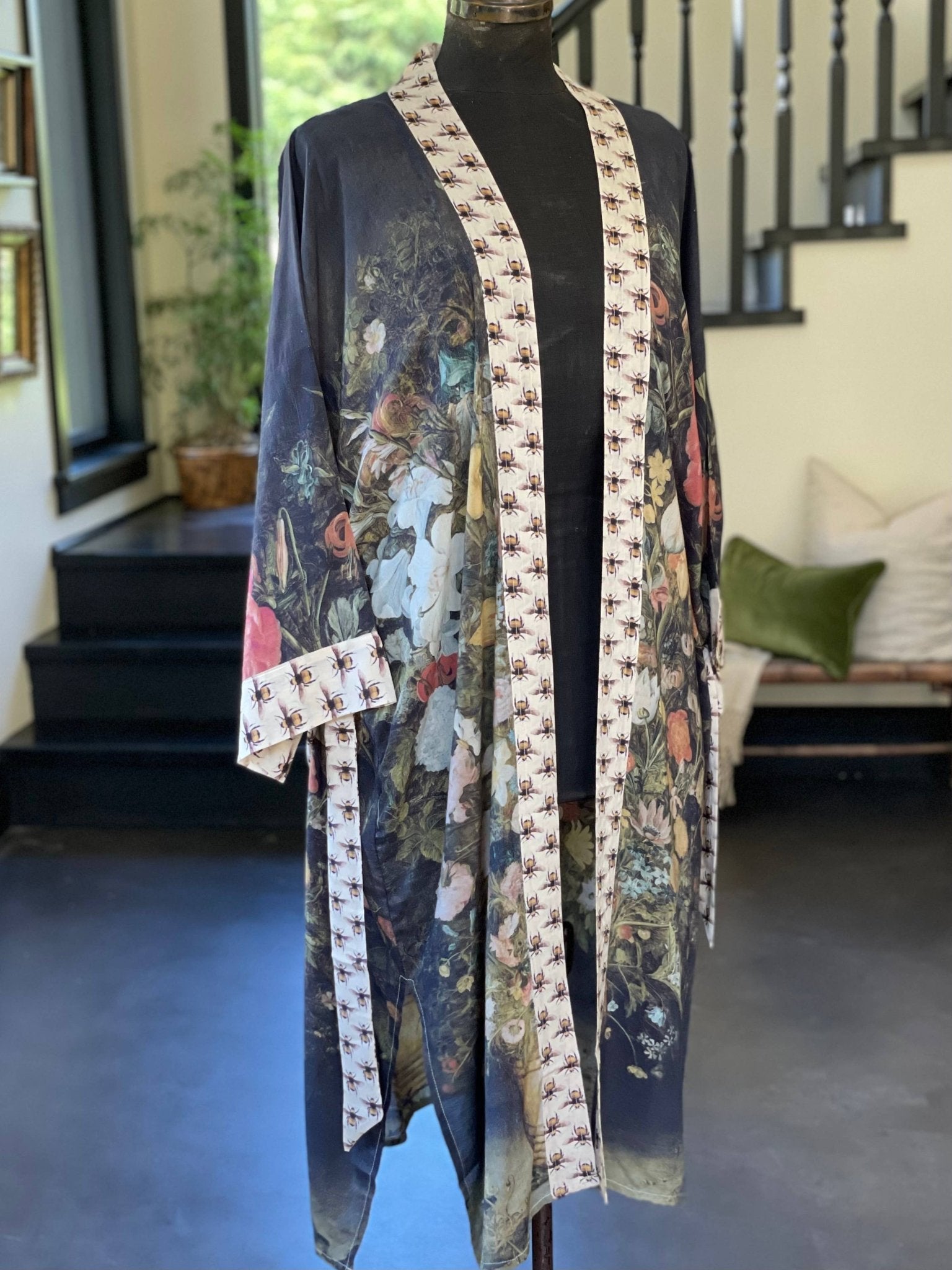 I Dream In Flowers Opera Duster Kimono Robe w/ Bees: Classic - ivyandlavyboutique Market of Stars