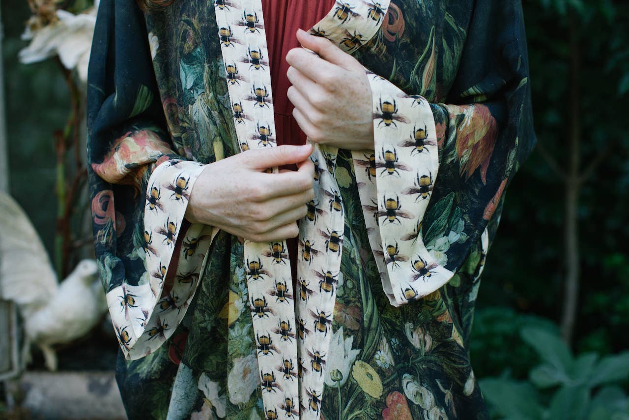 I Dream In Flowers Opera Duster Kimono Robe w/ Bees: Classic - ivyandlavyboutique Market of Stars