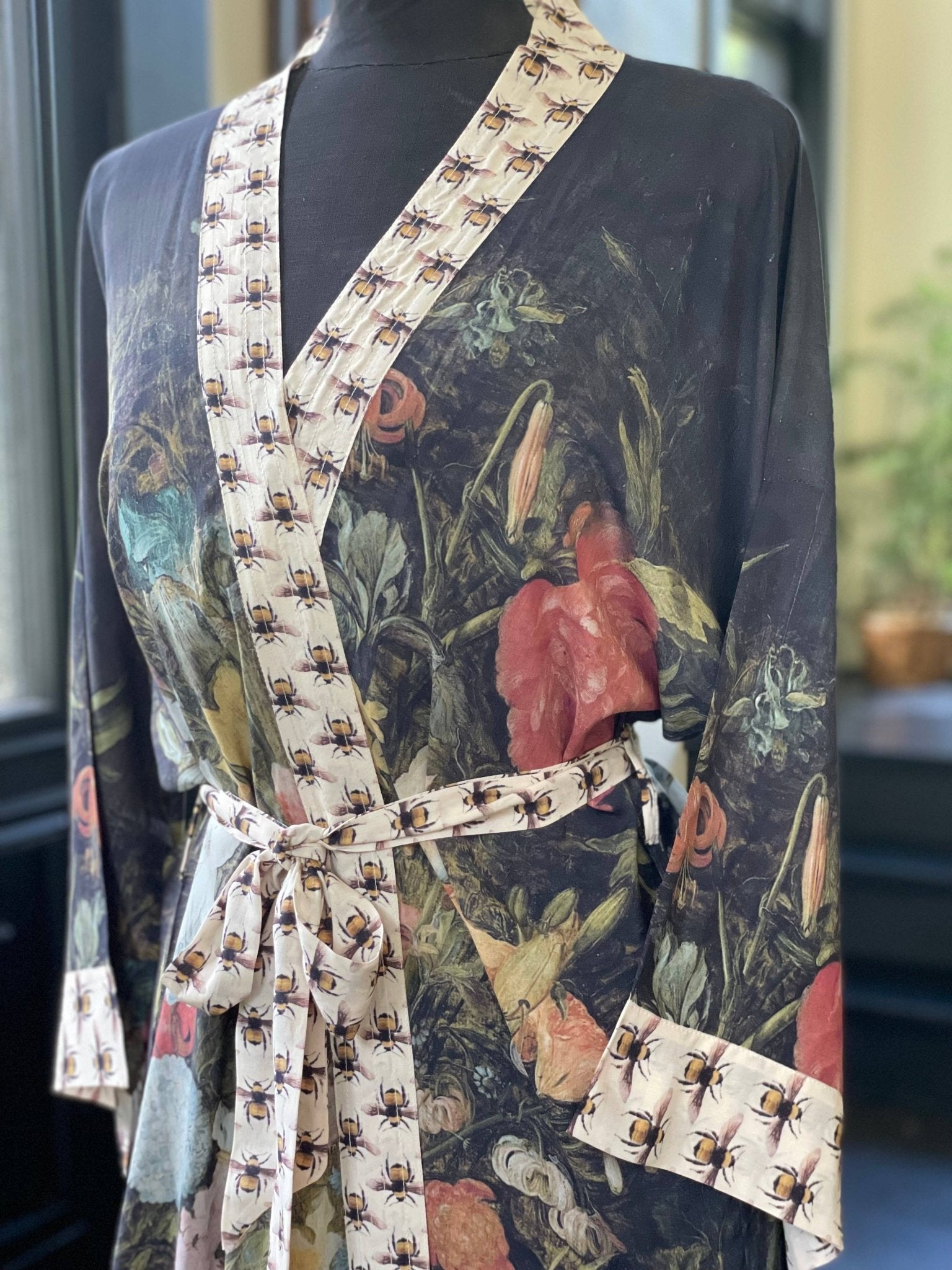I Dream In Flowers Opera Duster Kimono Robe w/ Bees: Classic - ivyandlavyboutique Market of Stars