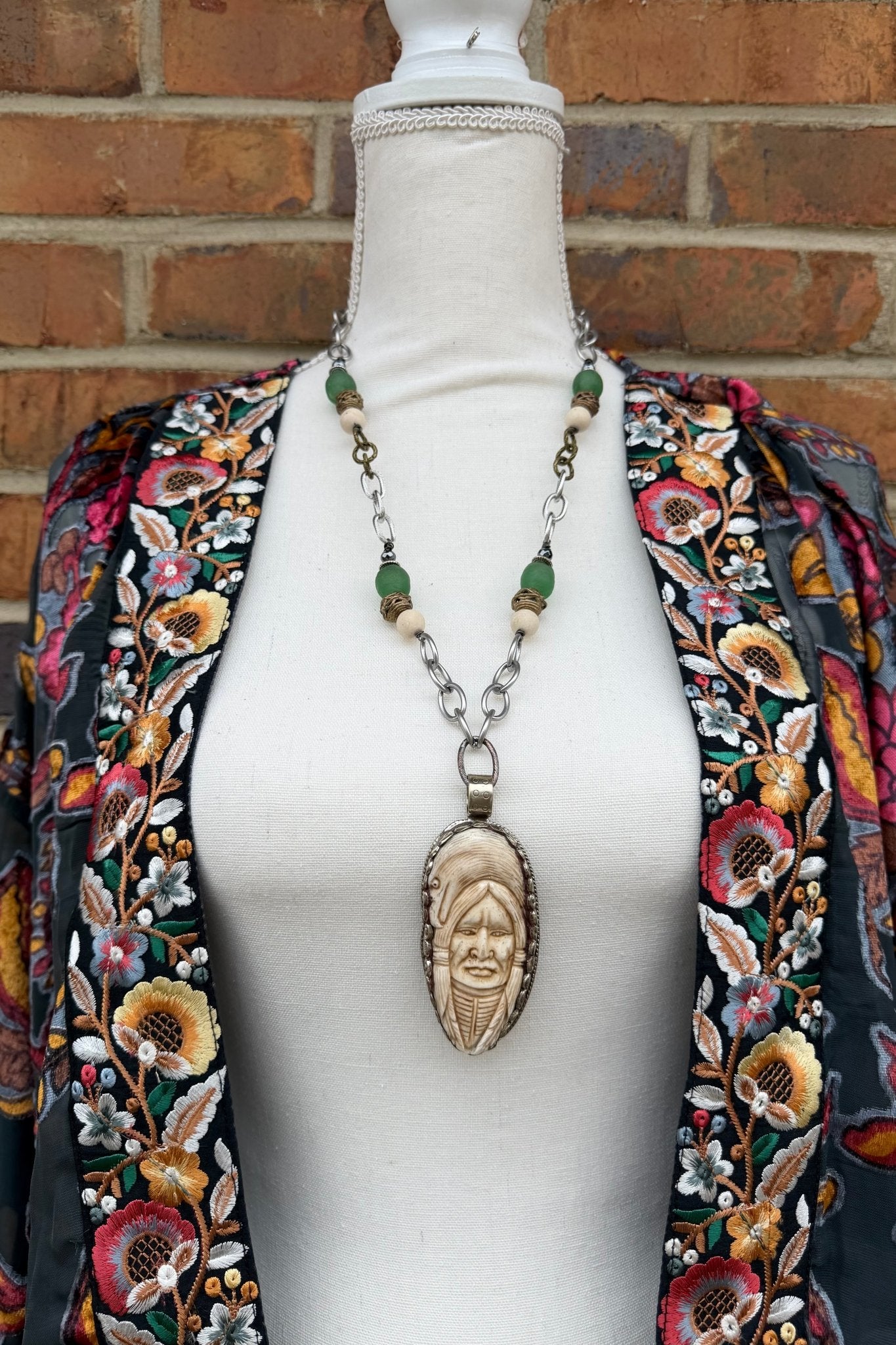 In Command Carved Statement Necklace - ivyandlavyboutique ivyandlavyboutique