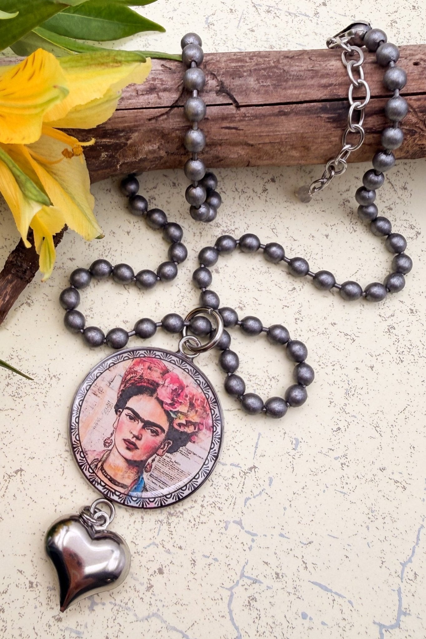 Large Frida Floral Circle Charm Pendant Necklace - ivyandlavyboutique ivyandlavyboutique