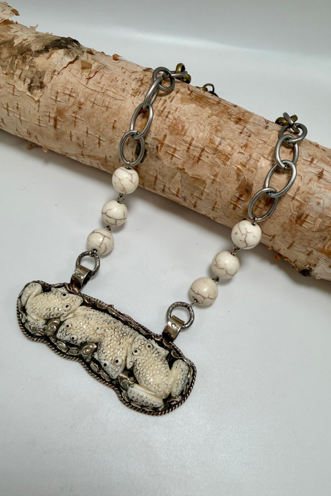 Leap Frog on Log Necklace - ivyandlavyboutique ivyandlavyboutique