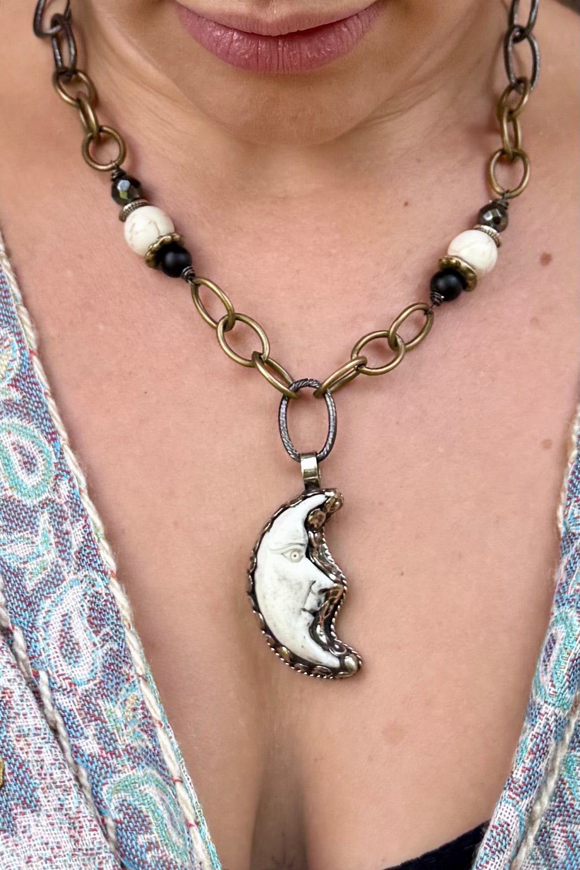 Mini Carved Moon Face Handmade Necklace - ivyandlavyboutique ivyandlavyboutique