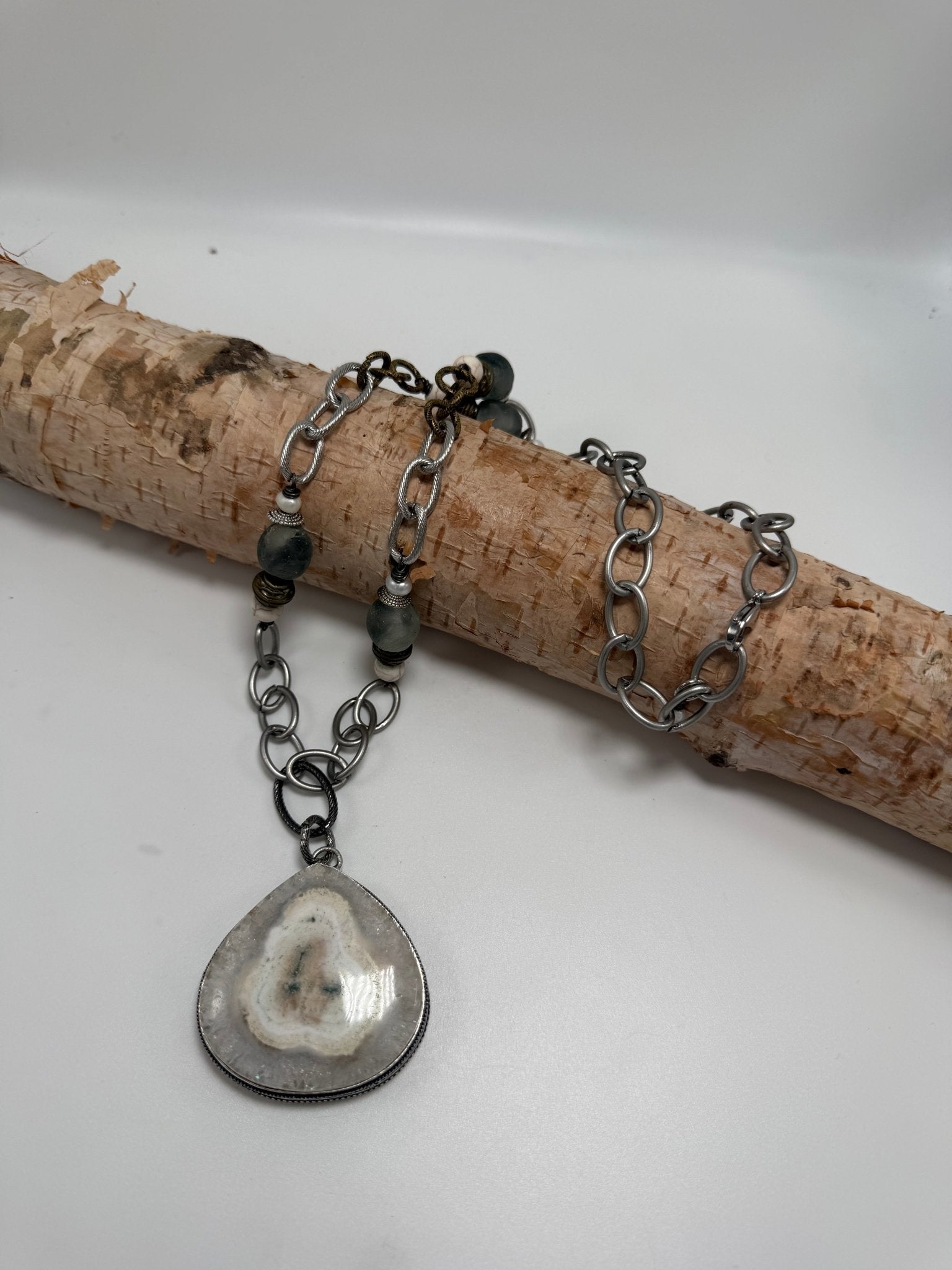 OOAK Quartz Statement Necklace - ivyandlavyboutique ivyandlavyboutique