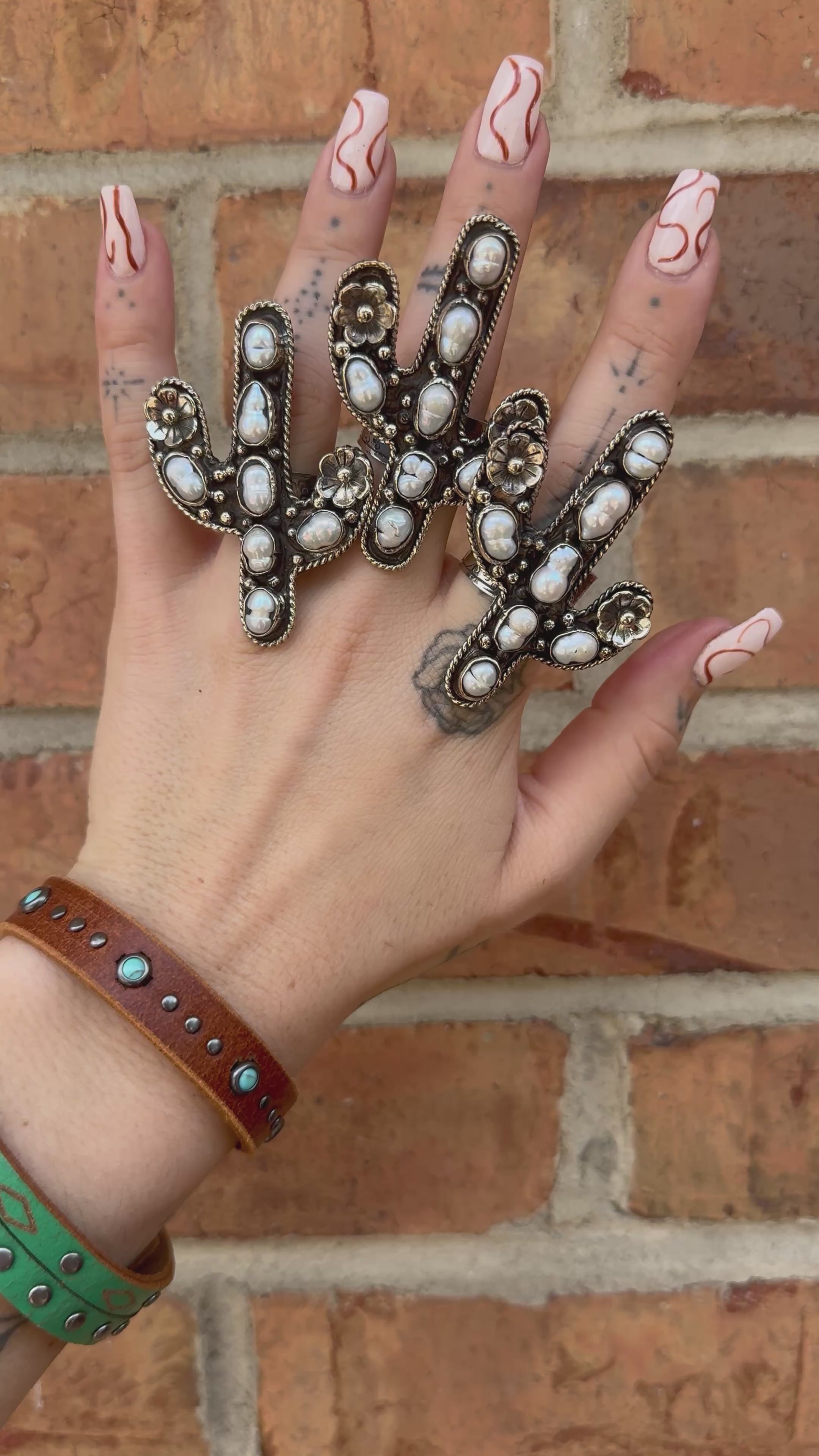 Cactus in Pearl Gemstone Ring