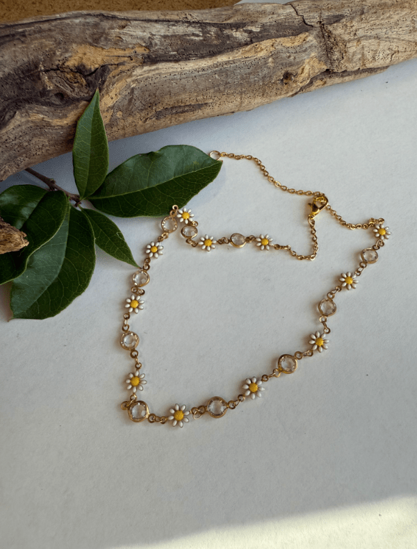 Quartz & Daisy Charm Necklace - ivyandlavyboutique Spirit Lala