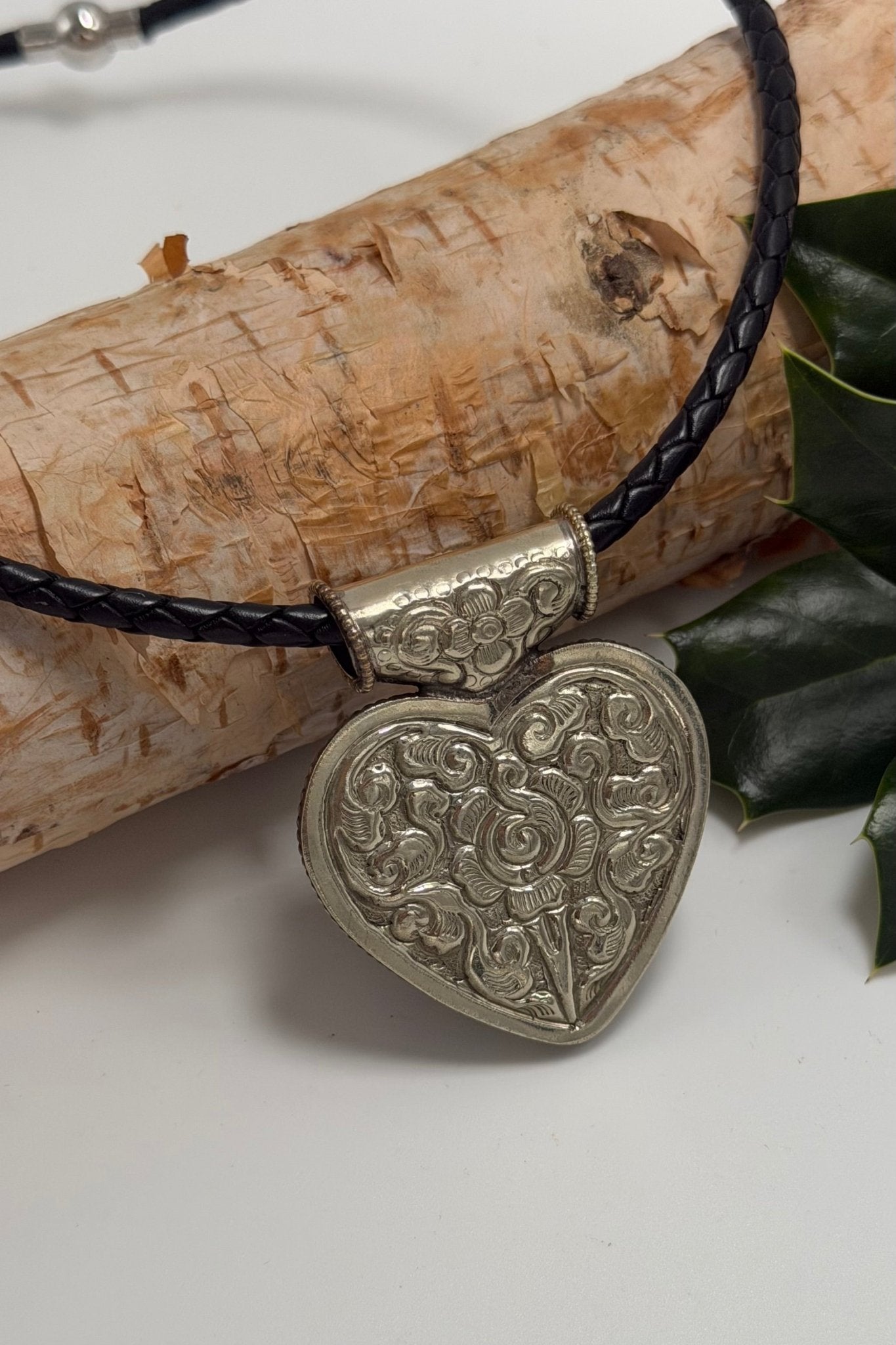 Raw Stone Heart Choker on Leather - ivyandlavyboutique ivyandlavyboutique