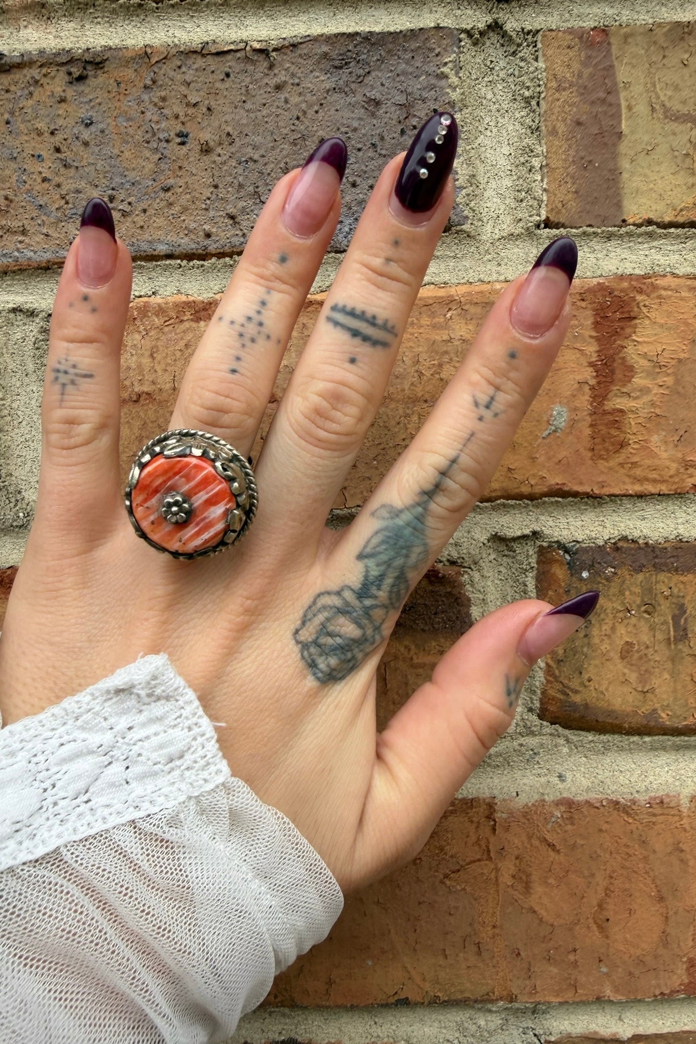 Red Circle ring flower in the middle - ivyandlavyboutique ivyandlavyboutique