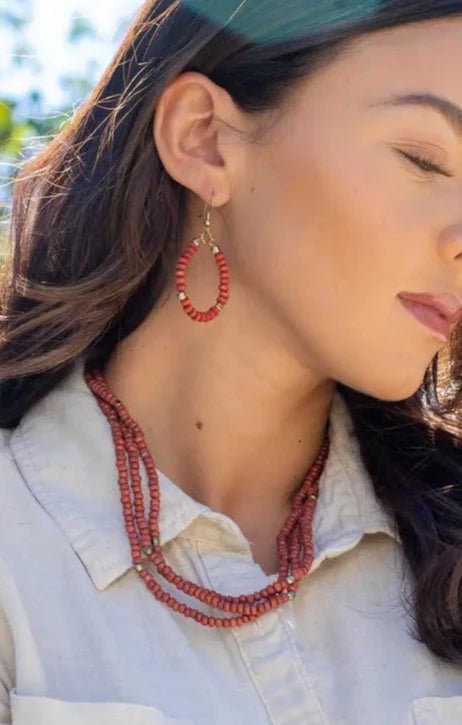 Shorty Chromatic Hues Sachi Triple Strand Layering Necklace - ivyandlavyboutique Anju Jewelry