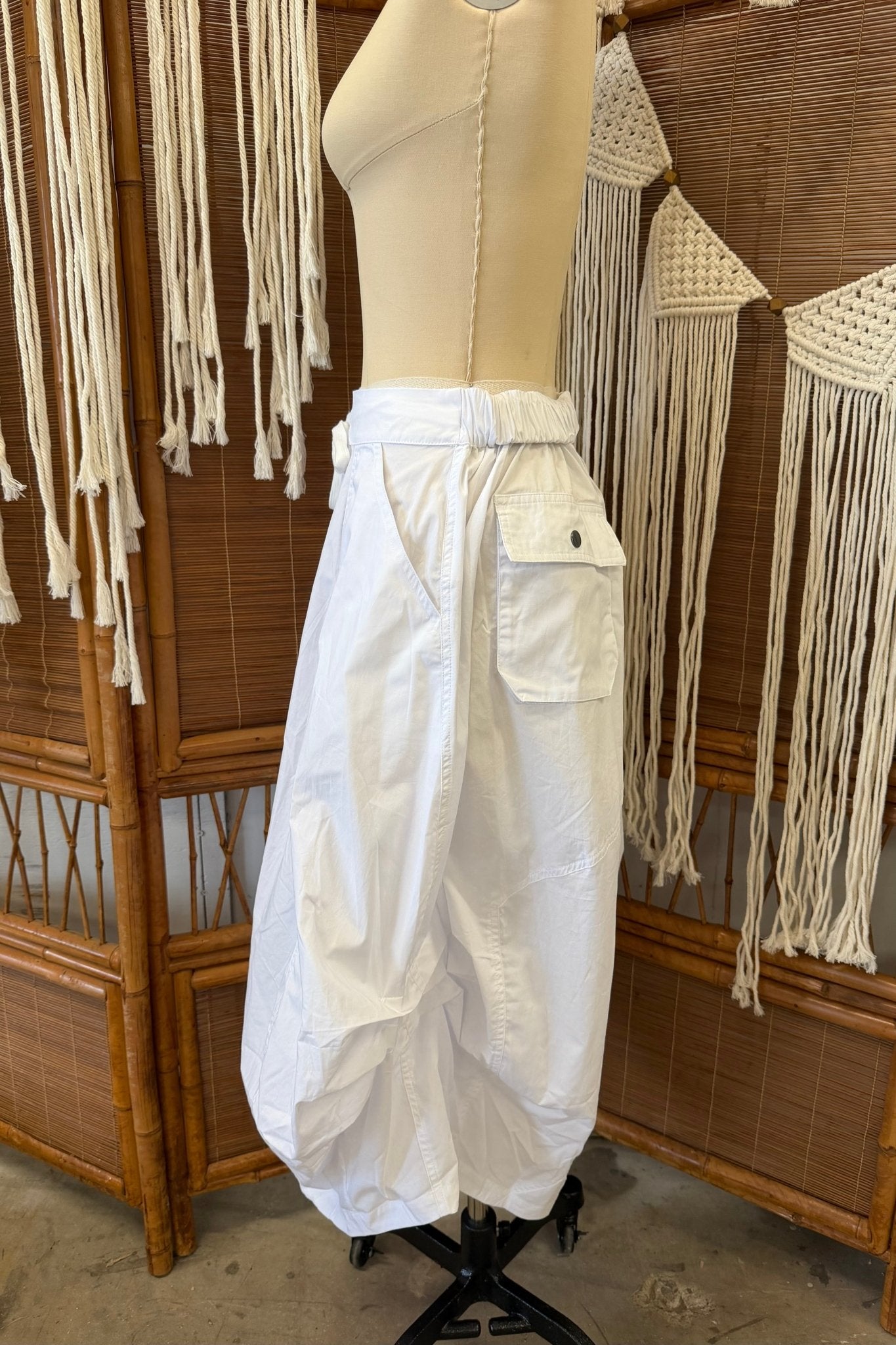 SIDE TUCK DETAIL MIDI SKIRT - ivyandlavyboutique Doe and Rae