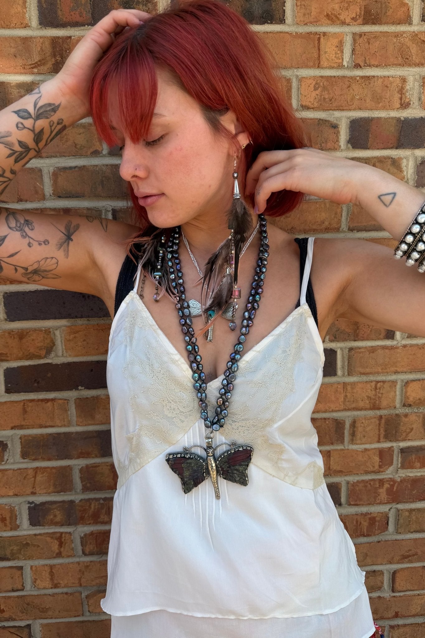 Simple White Tank with Lace - ivyandlavyboutique Love Stitch