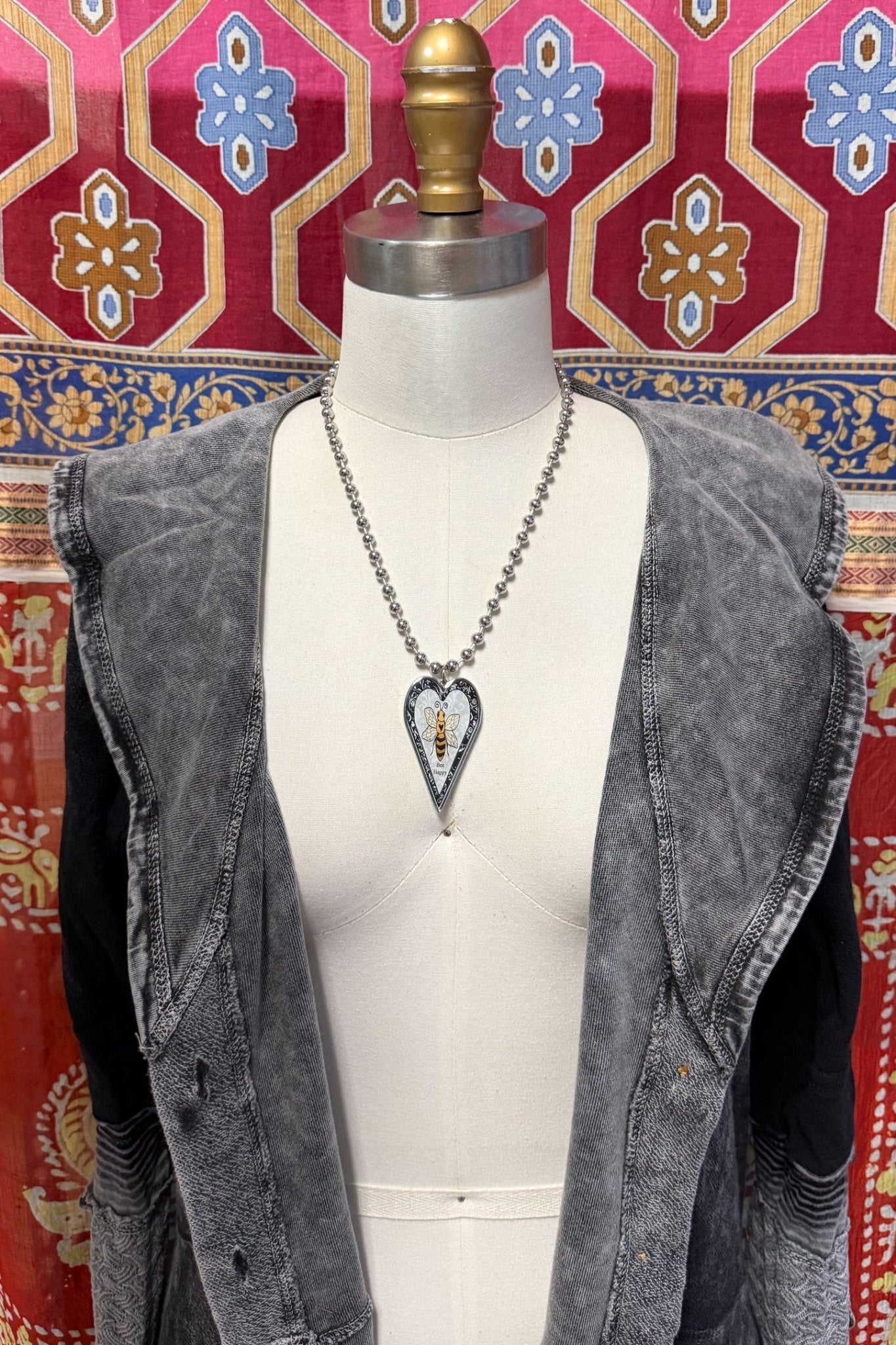 Spirit Lala: Large Bee Heart Pendant Necklace - ivyandlavyboutique Spirit Lala