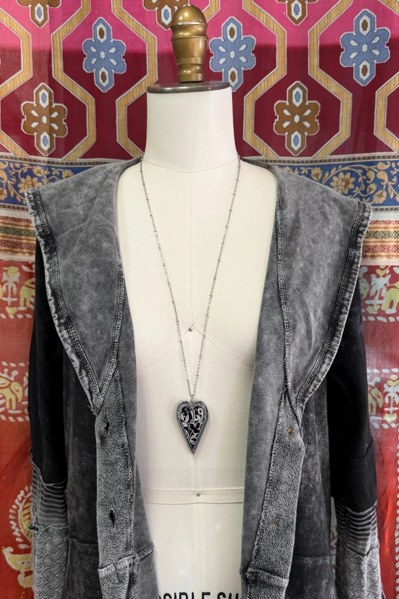 Spirit Lala: Large Black Flower Heart Pendant Necklace - ivyandlavyboutique Spirit Lala