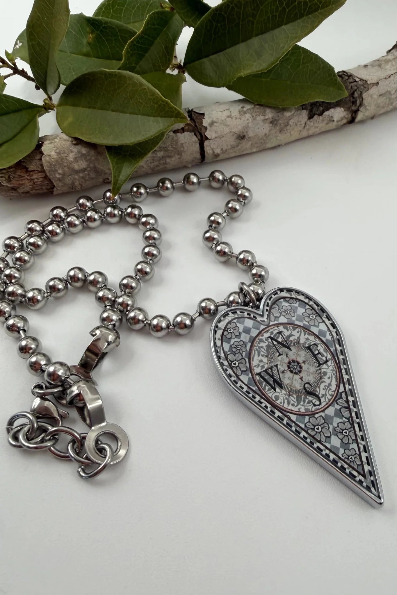 Spirit Lala: Large Compass Heart Pendant Necklace - ivyandlavyboutique Spirit Lala