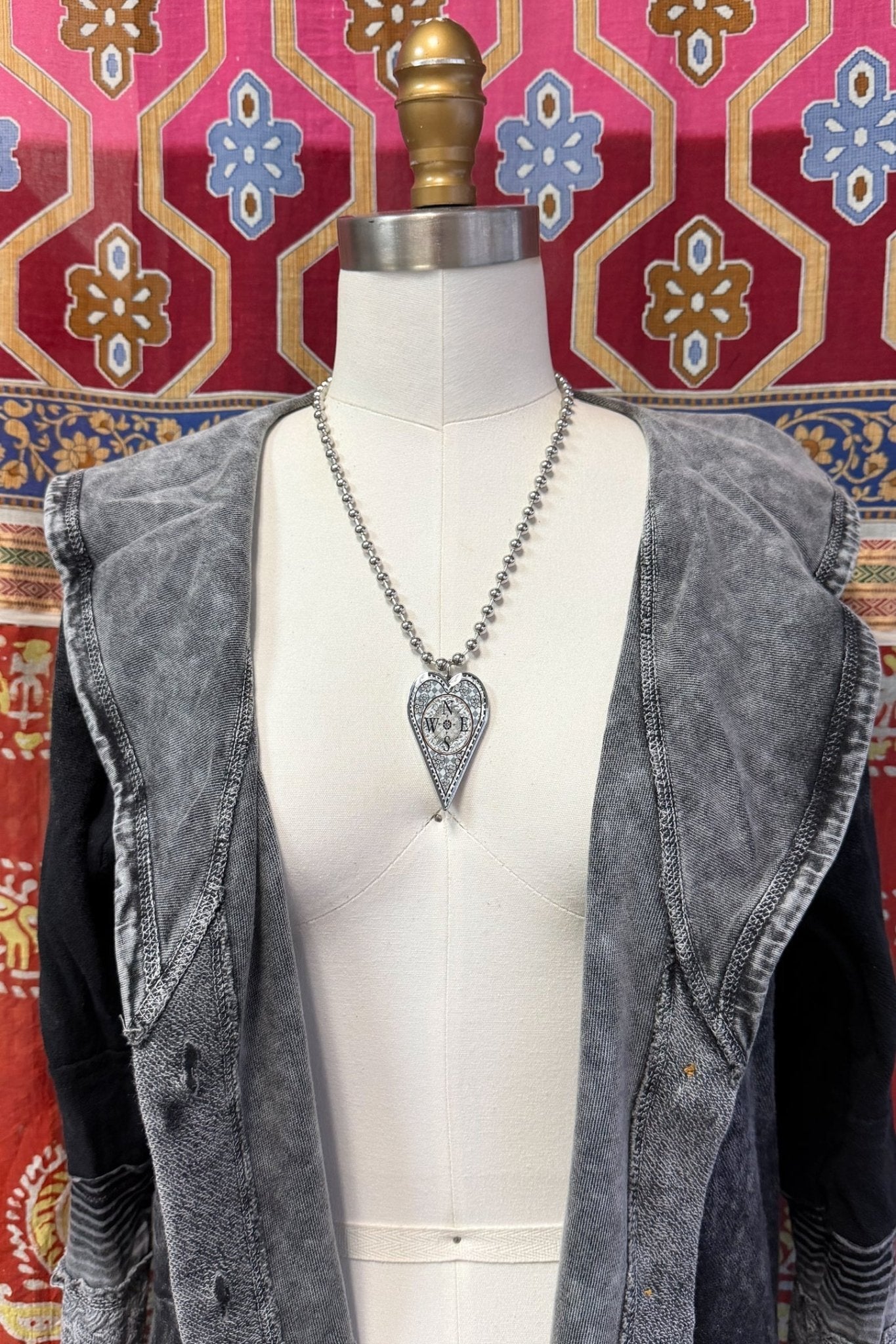 Spirit Lala: Large Compass Heart Pendant Necklace - ivyandlavyboutique Spirit Lala
