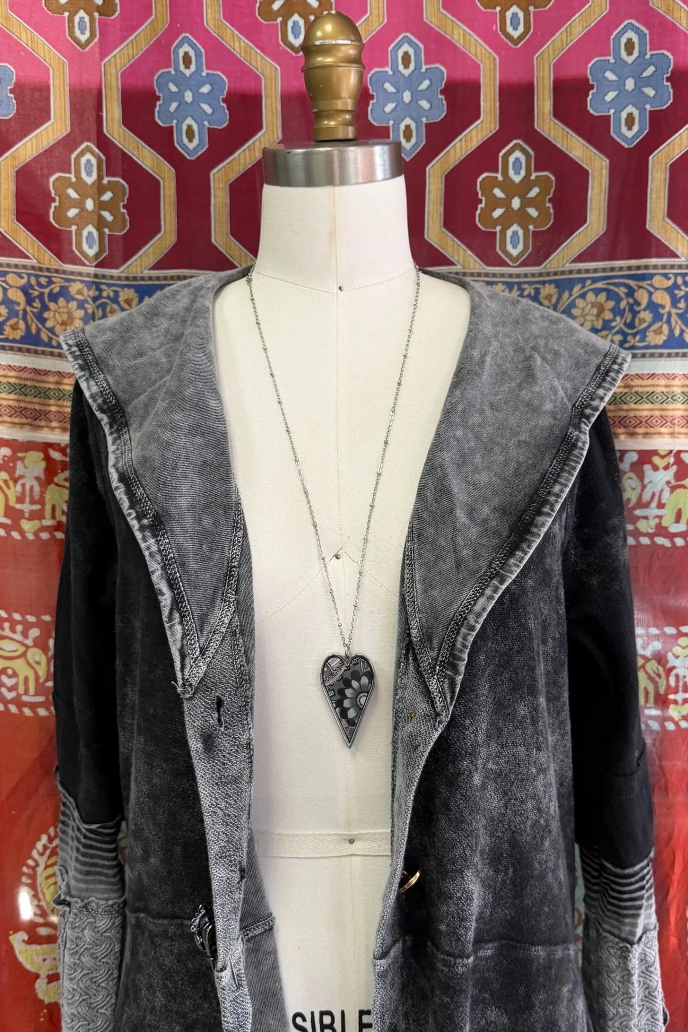Spirit Lala: Large Grey Black Flower Heart Pendant Necklace - ivyandlavyboutique Spirit Lala