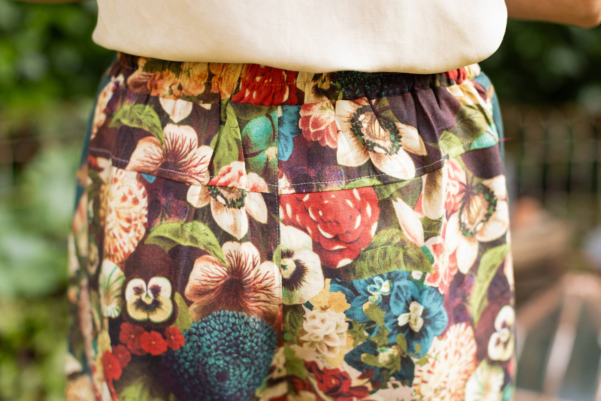 Stay Gold Linen Cropped Artist Pant w/ Bees, Floral & Rabbit - ivyandlavyboutique Market of Stars