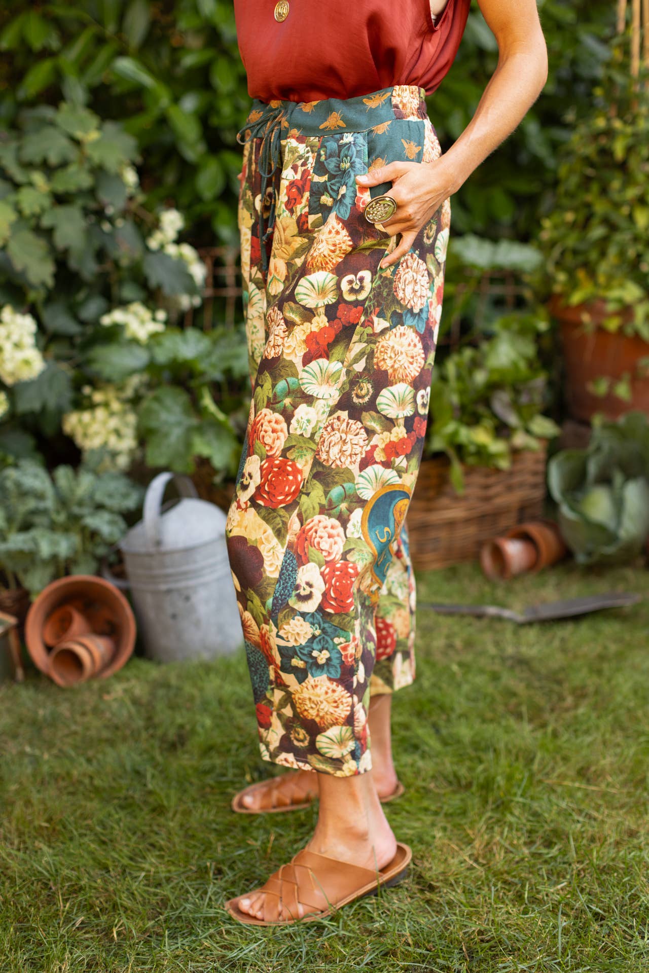 Stay Gold Linen Cropped Artist Pant w/ Bees, Floral & Rabbit - ivyandlavyboutique Market of Stars