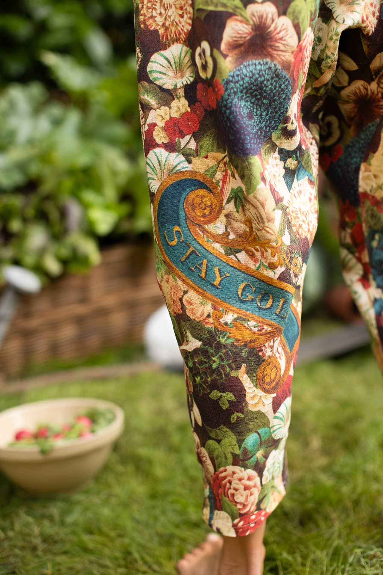 Stay Gold Linen Cropped Artist Pant w/ Bees, Floral & Rabbit - ivyandlavyboutique Market of Stars