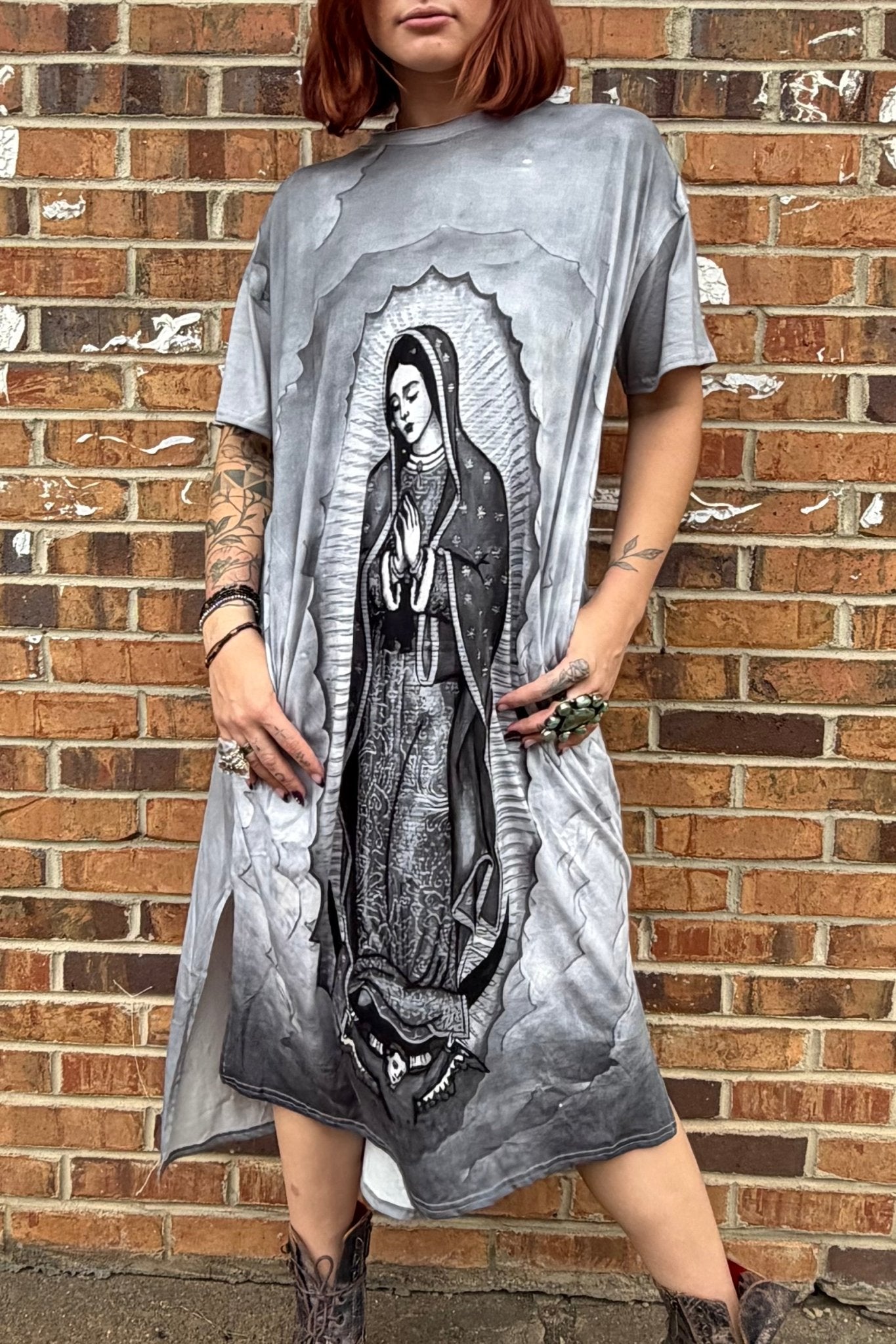 T-Shirt Dress with Print of Mother Mary - ivyandlavyboutique LeParisPetit by I Love Linen