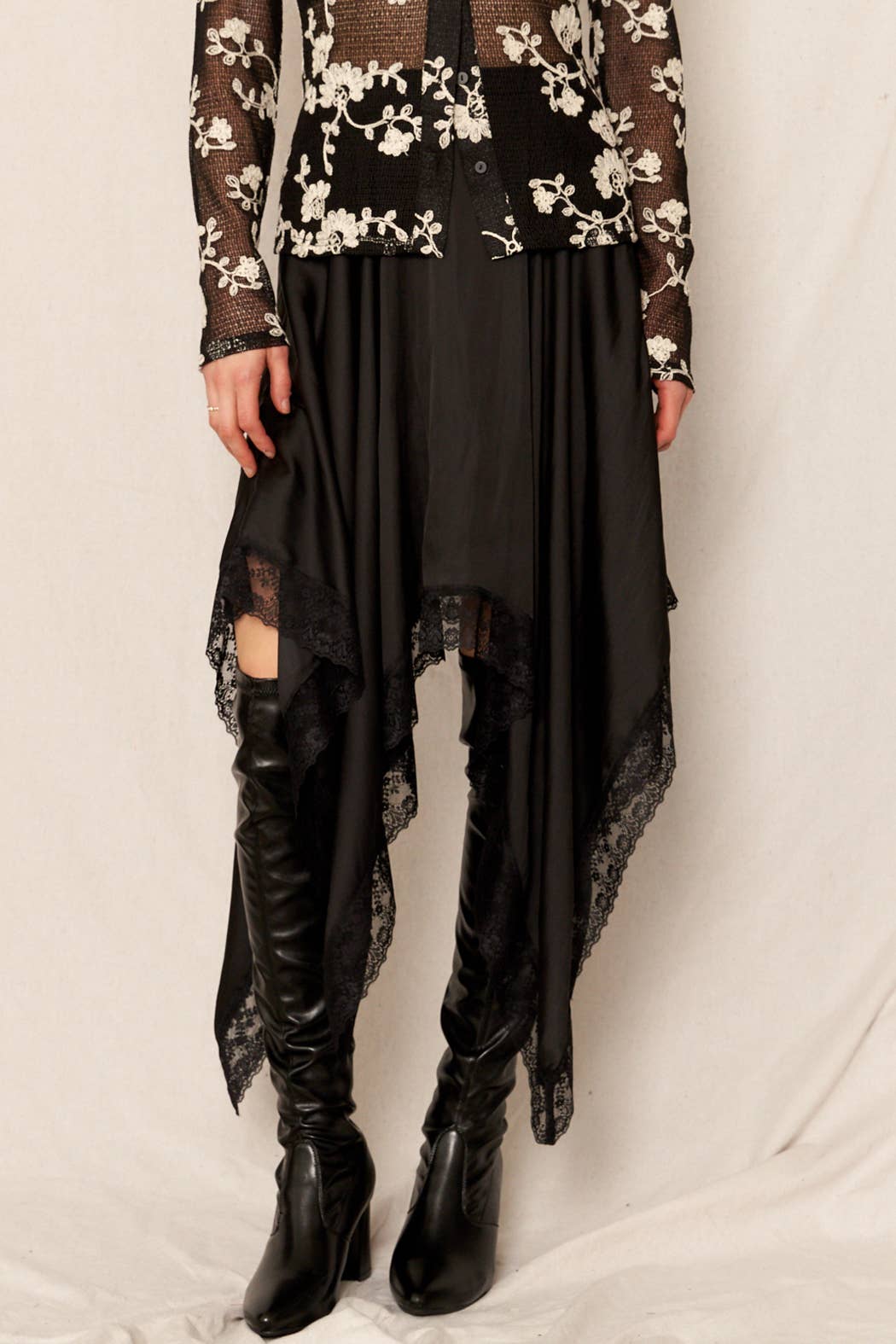 Uneven Hem Lace Trim Midi Skirt - ivyandlavyboutique En Crème