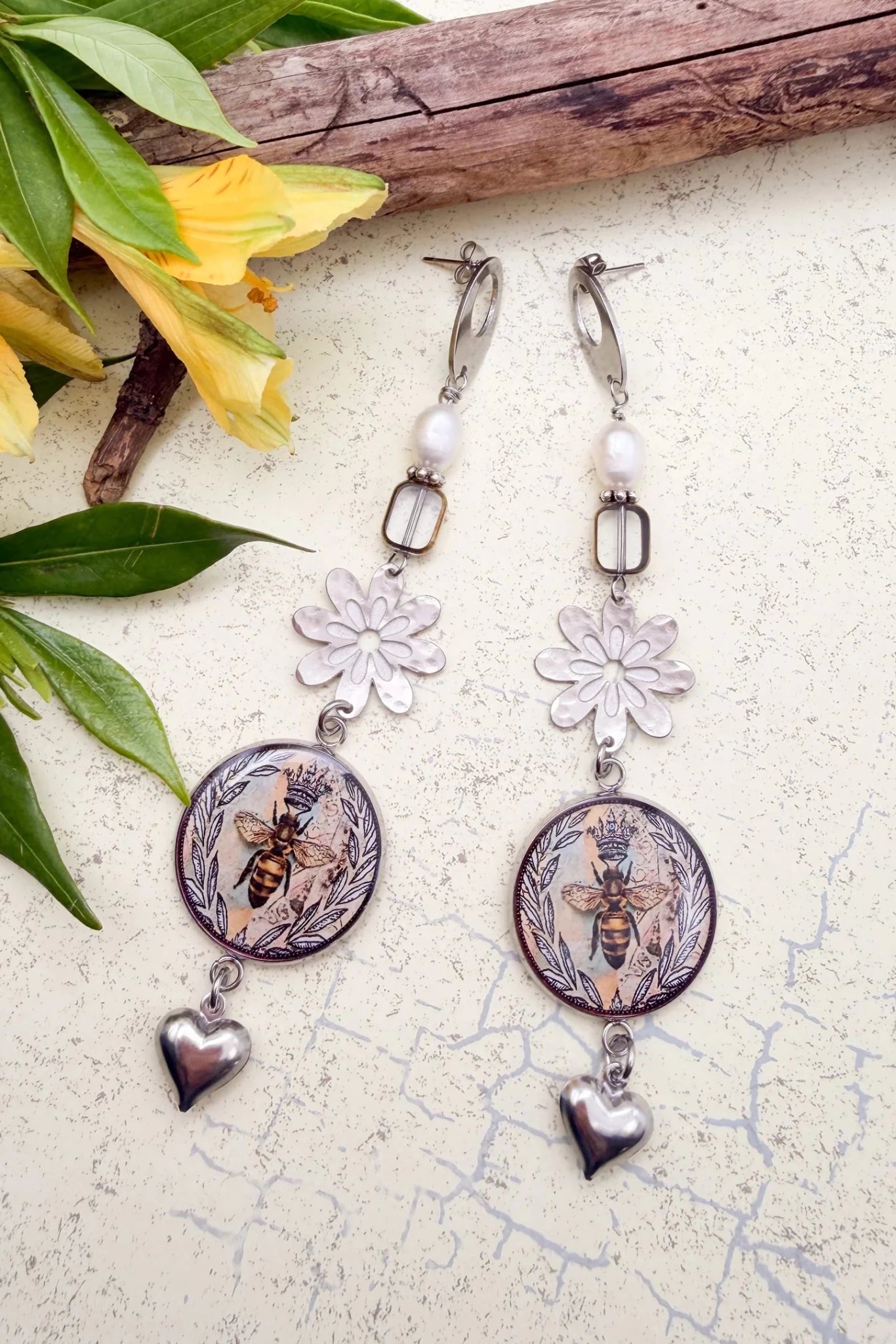Vintage Bee Circle Charm Earrings - ivyandlavyboutique ivyandlavyboutique