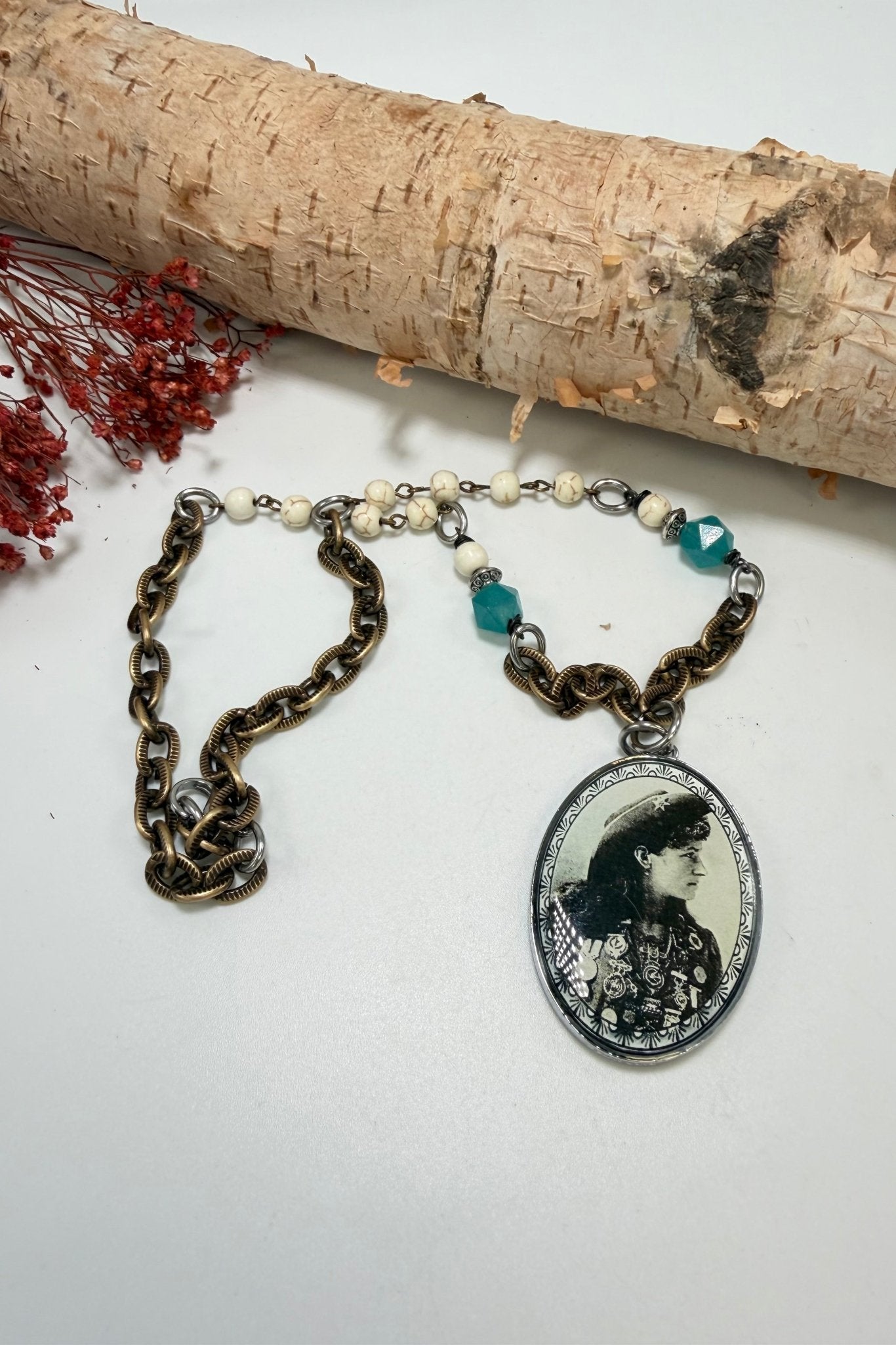 Vintage Portrait Women Short Necklace - ivyandlavyboutique ivyandlavyboutique